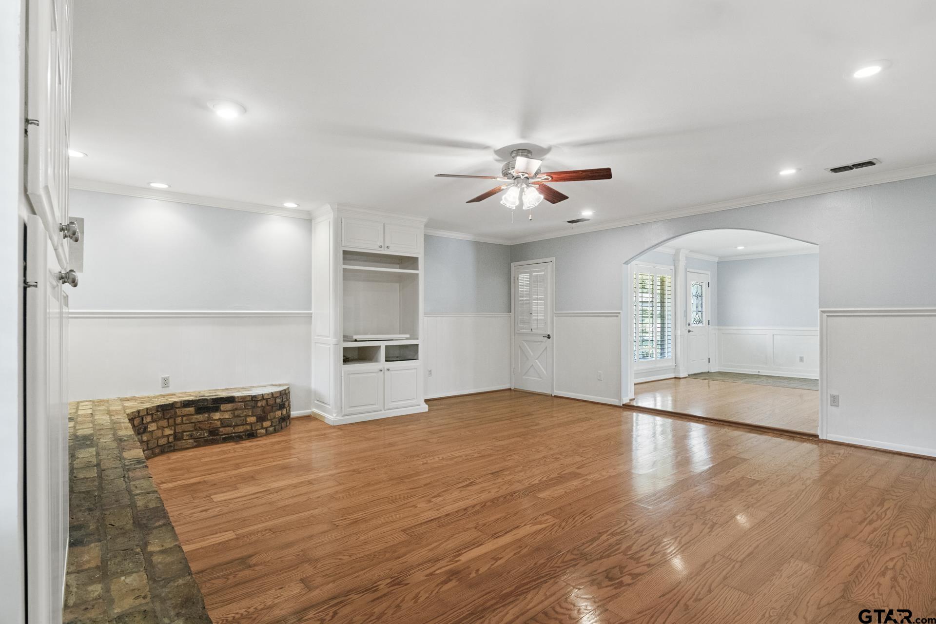 909 Elizabeth St