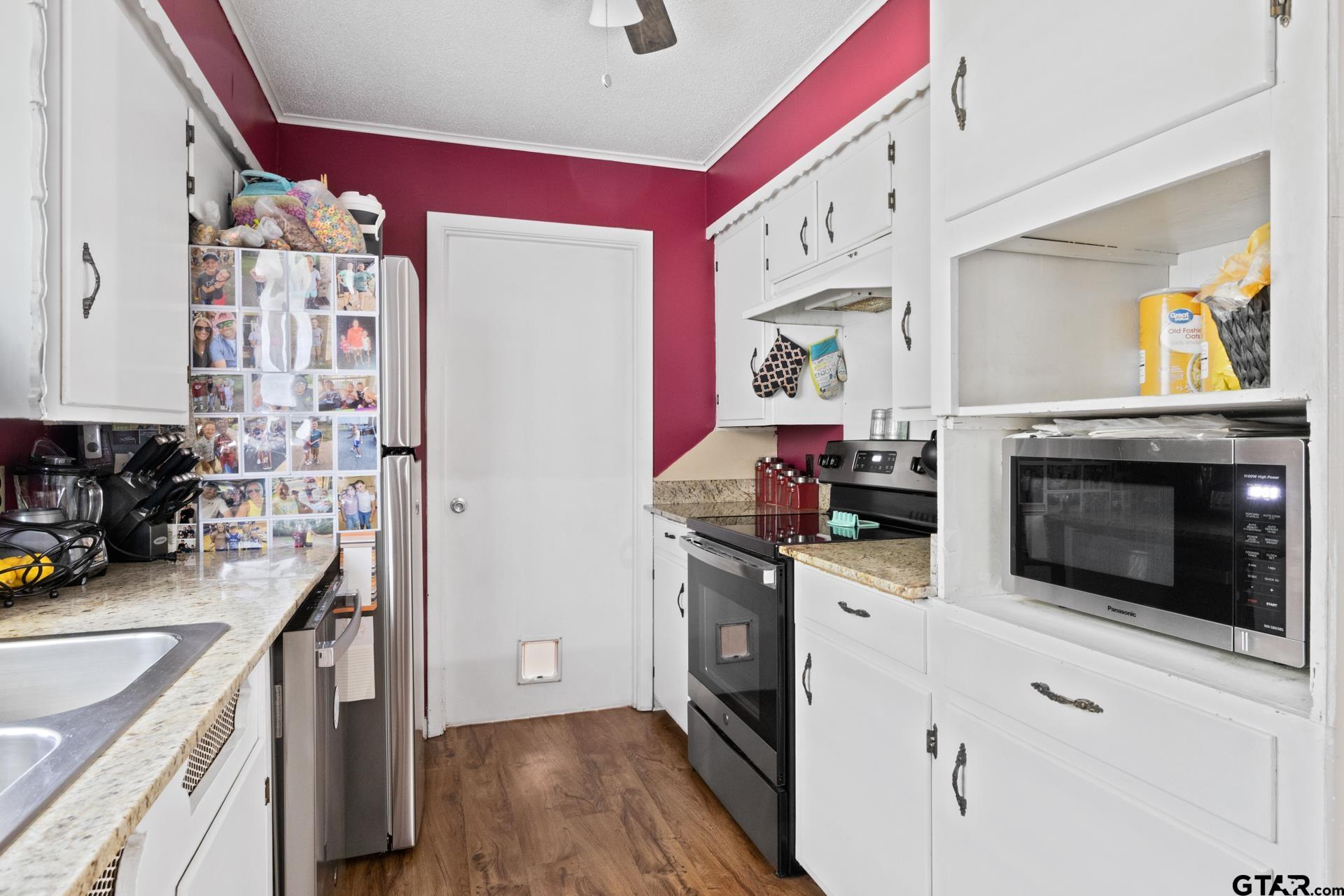 1200 Donna St
