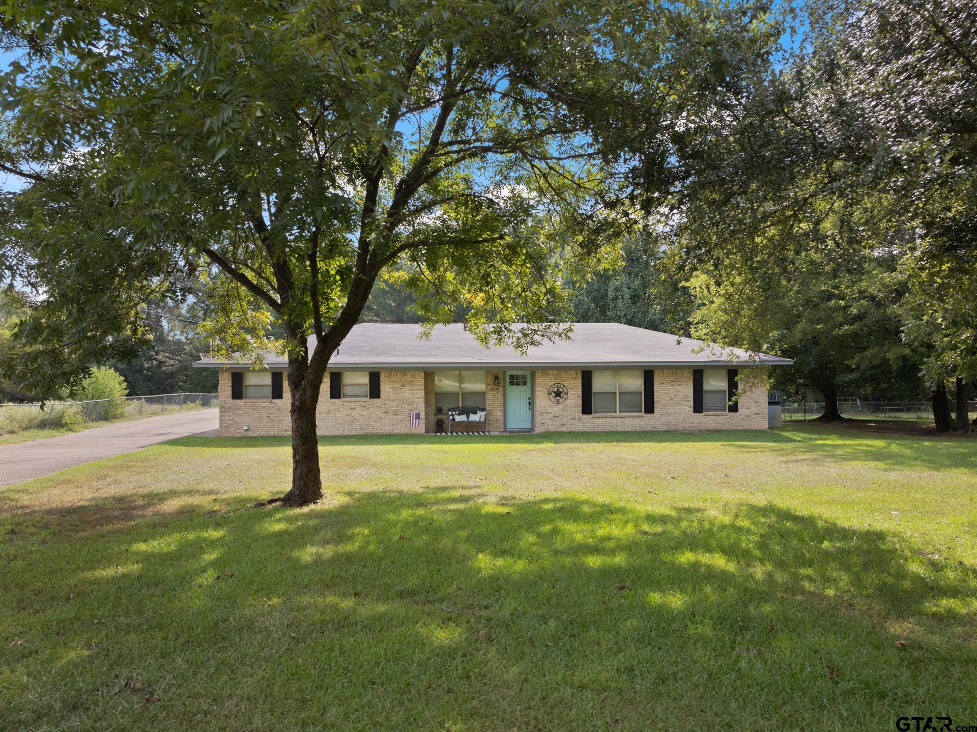1200 Donna St