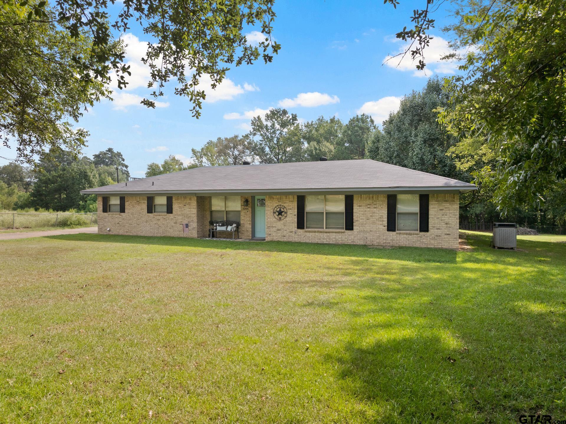 1200 Donna St