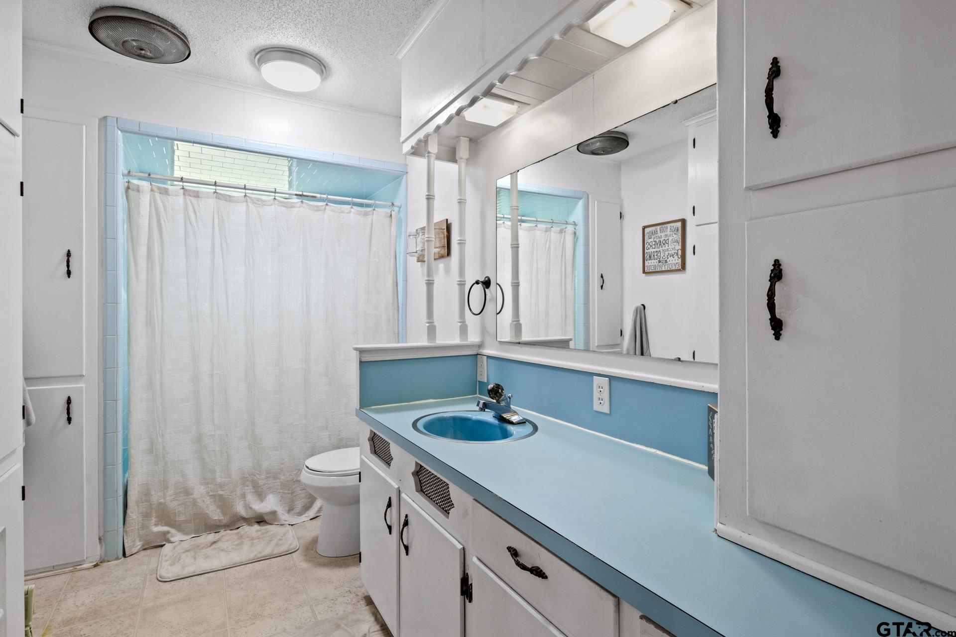 1200 Donna St