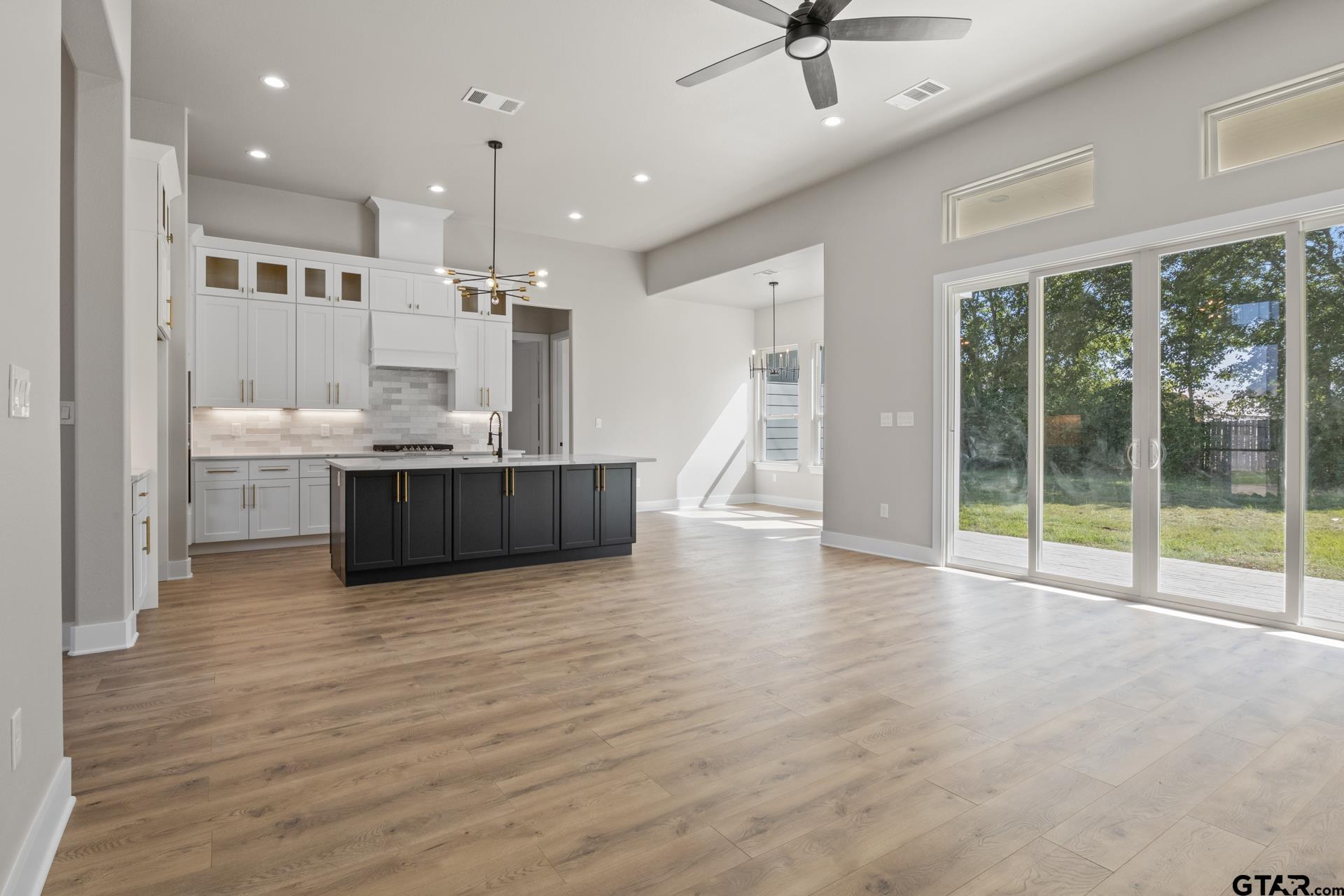 2732 Stone Hedge