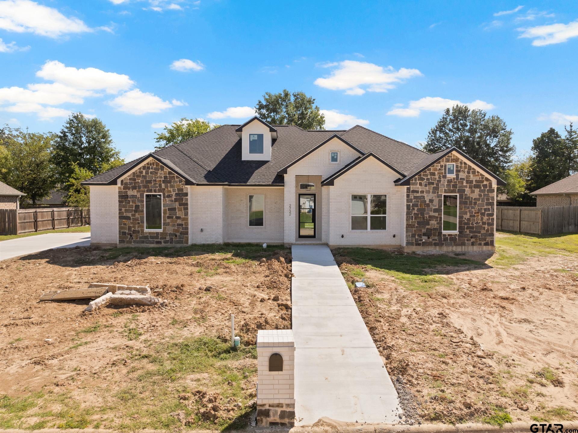 2732 Stone Hedge