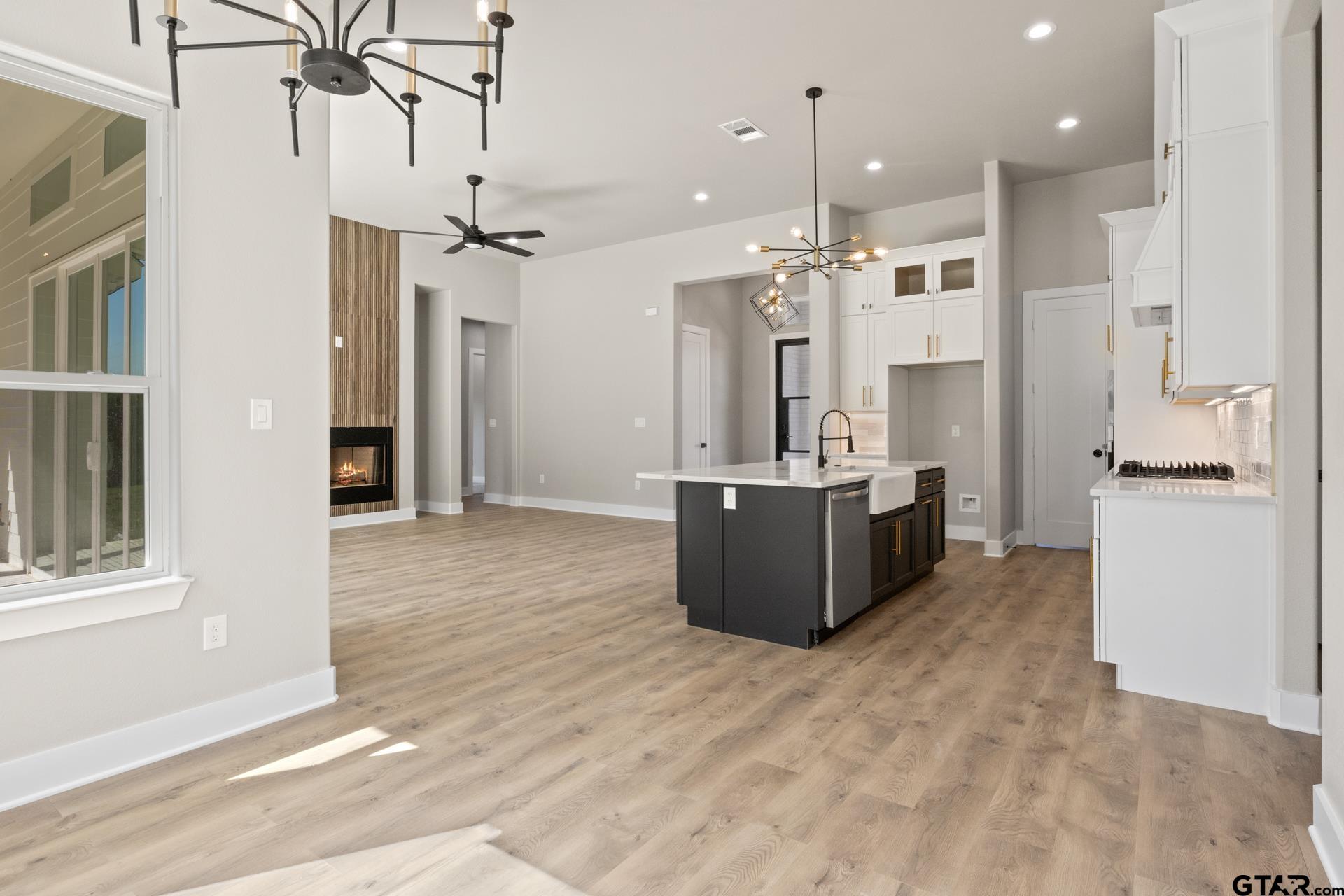 2732 Stone Hedge