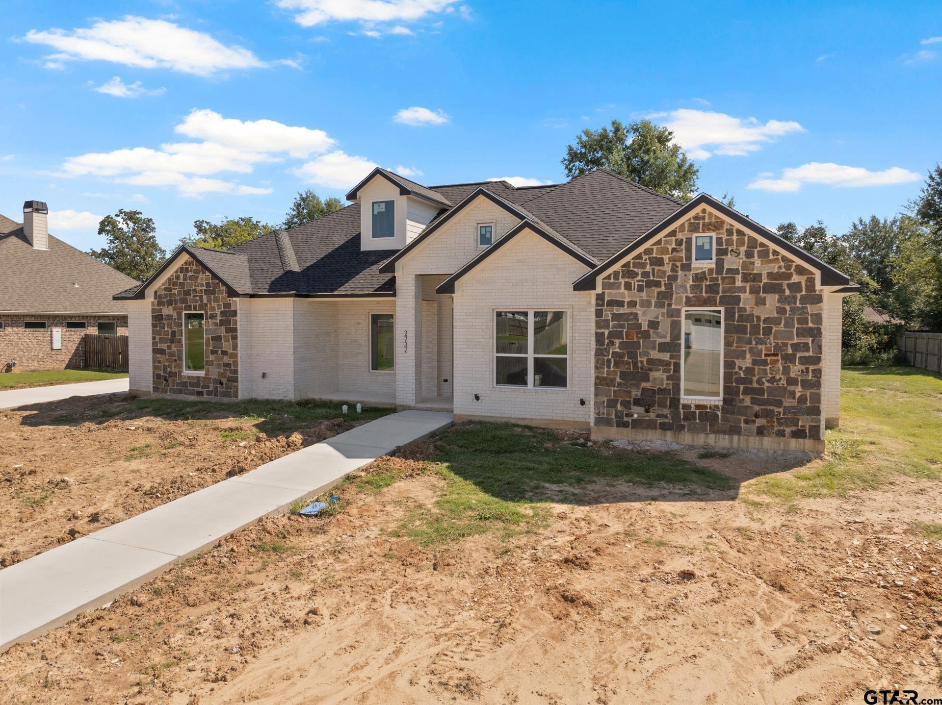 2732 Stone Hedge