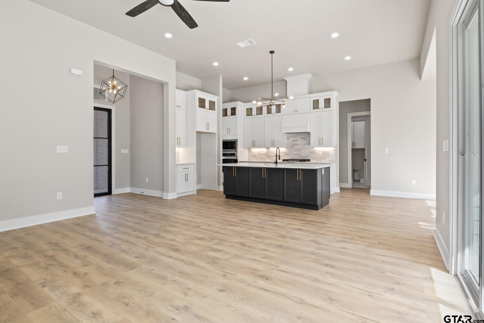 2732 Stone Hedge