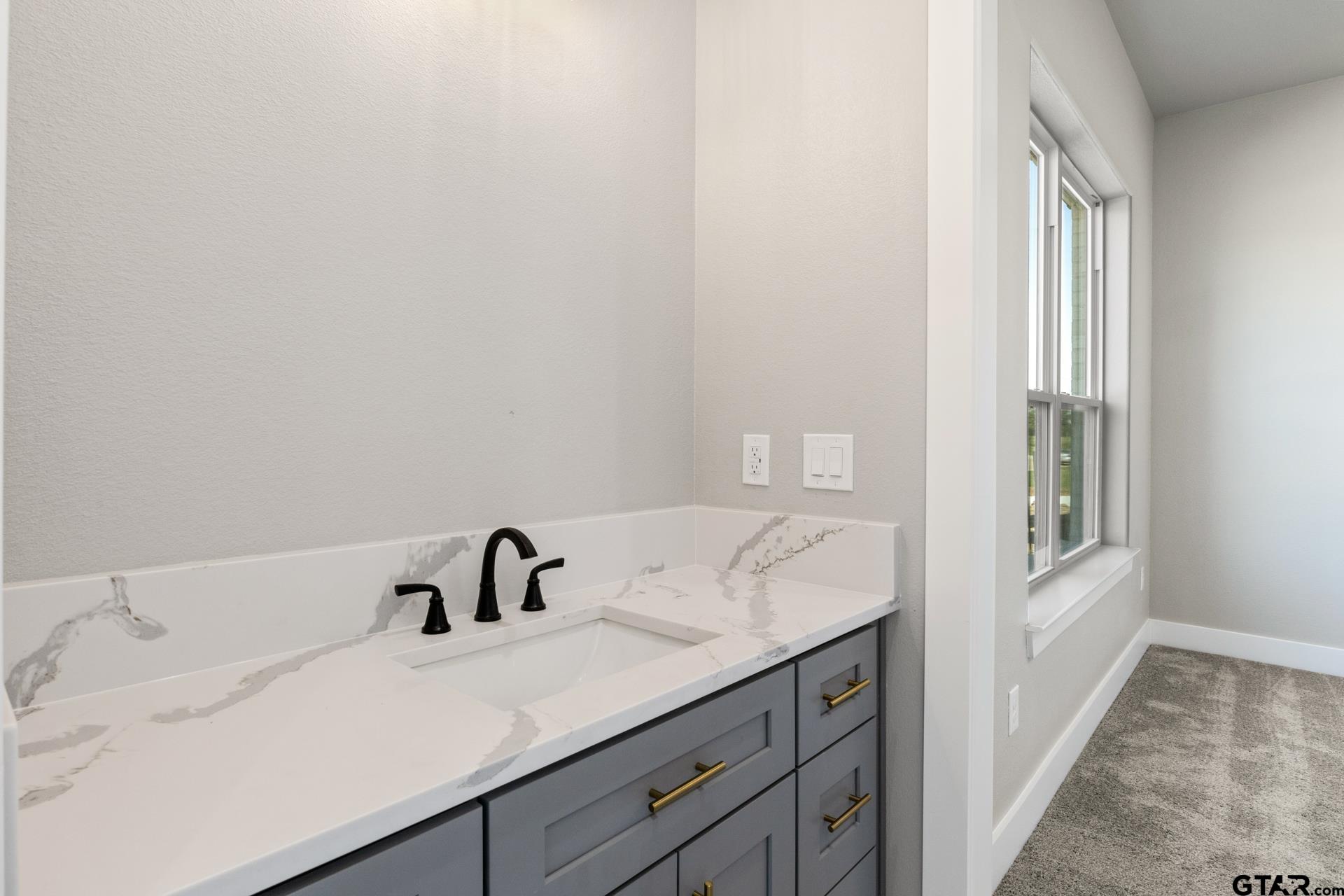 2732 Stone Hedge