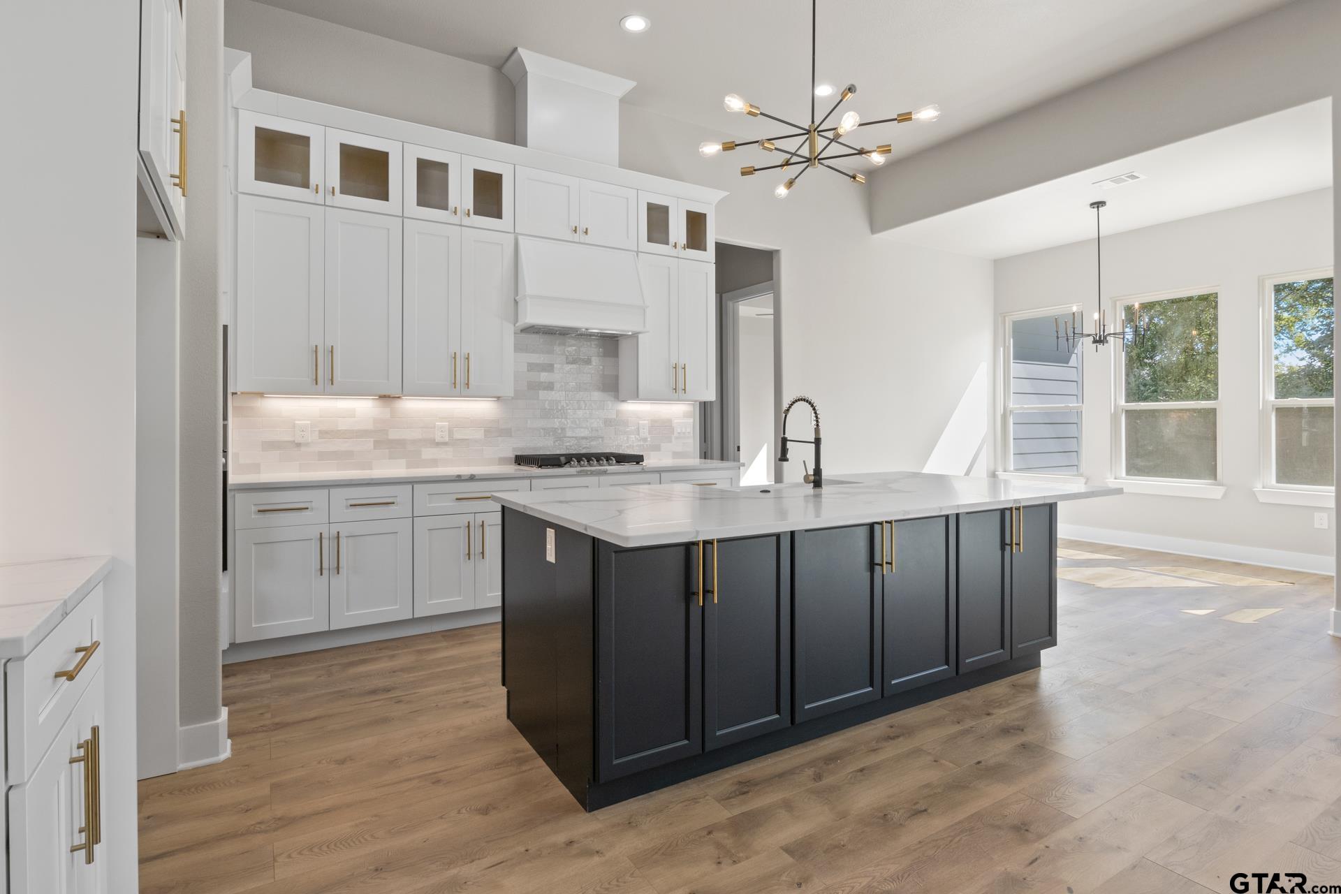 2732 Stone Hedge