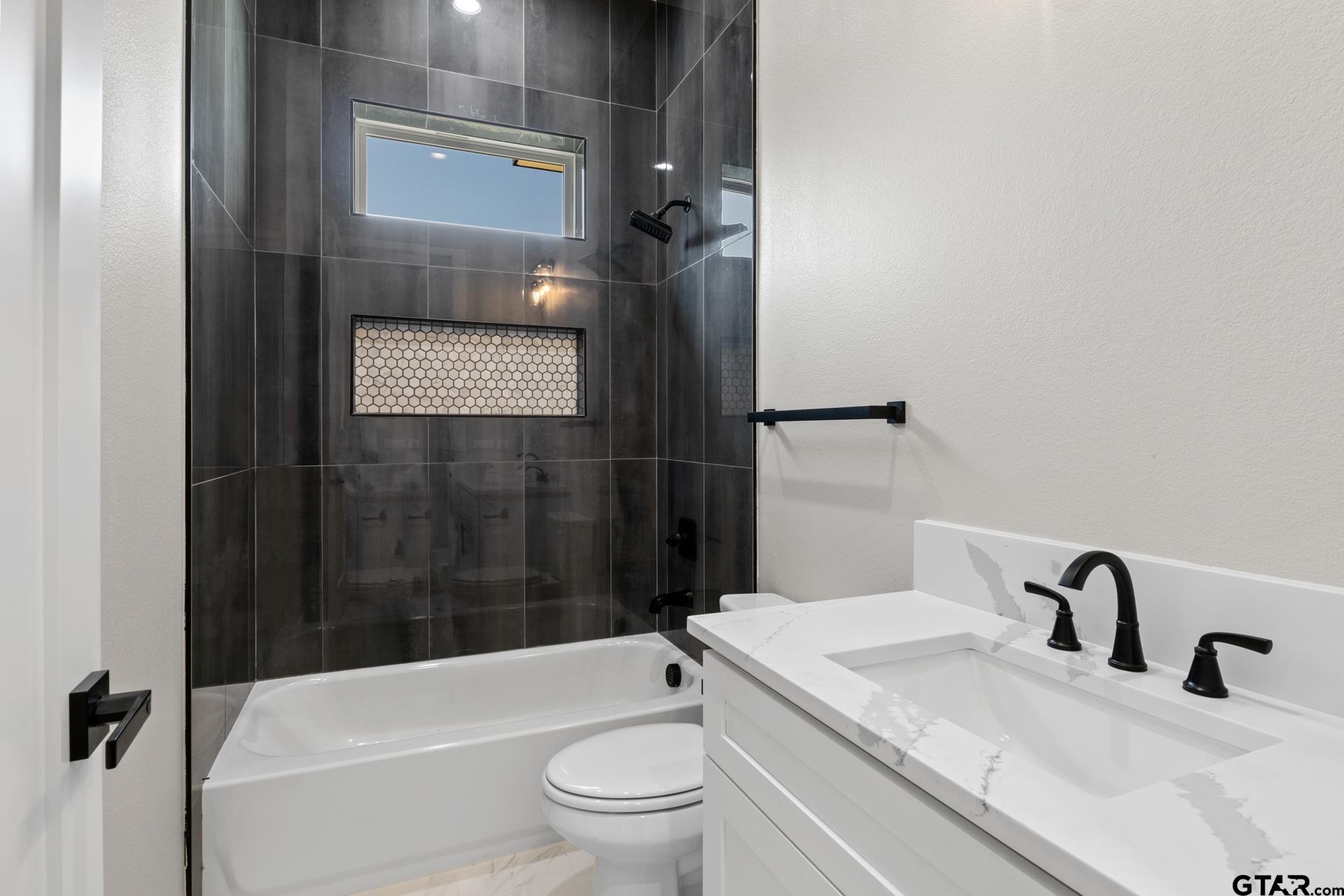 2732 Stone Hedge