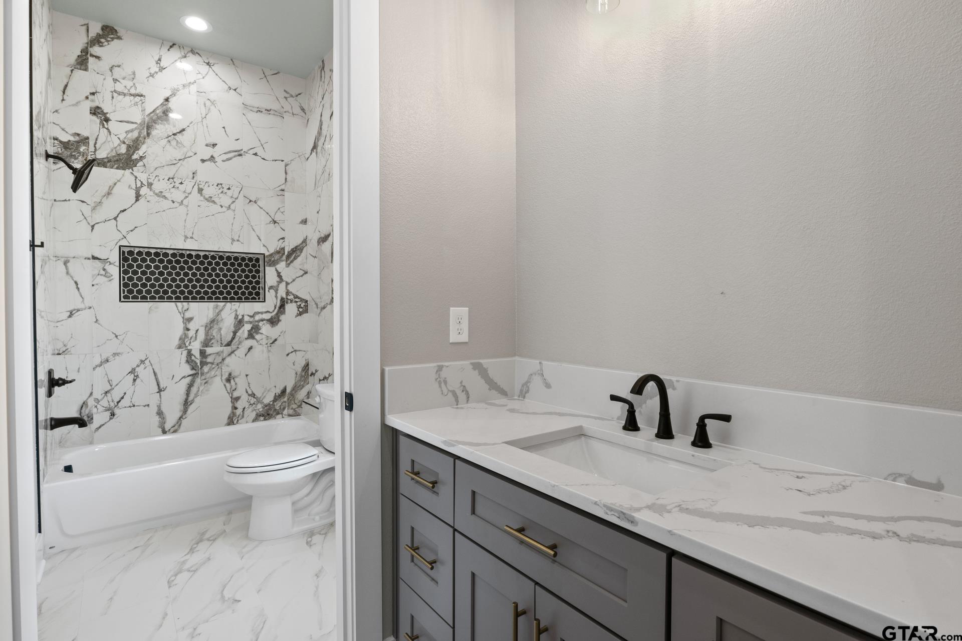 2732 Stone Hedge