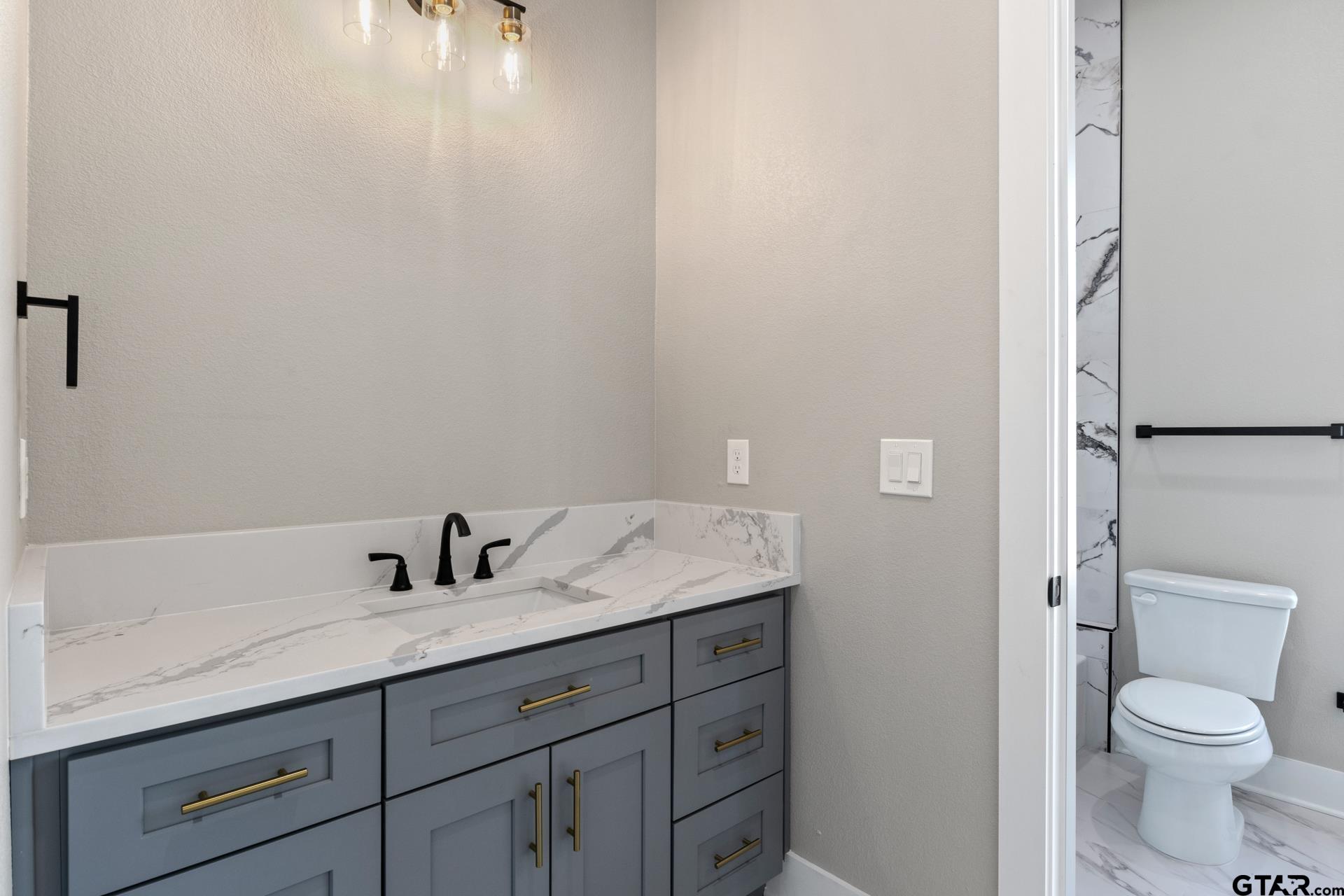 2732 Stone Hedge
