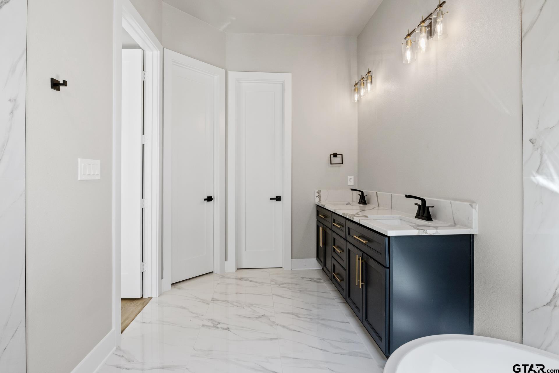 2732 Stone Hedge
