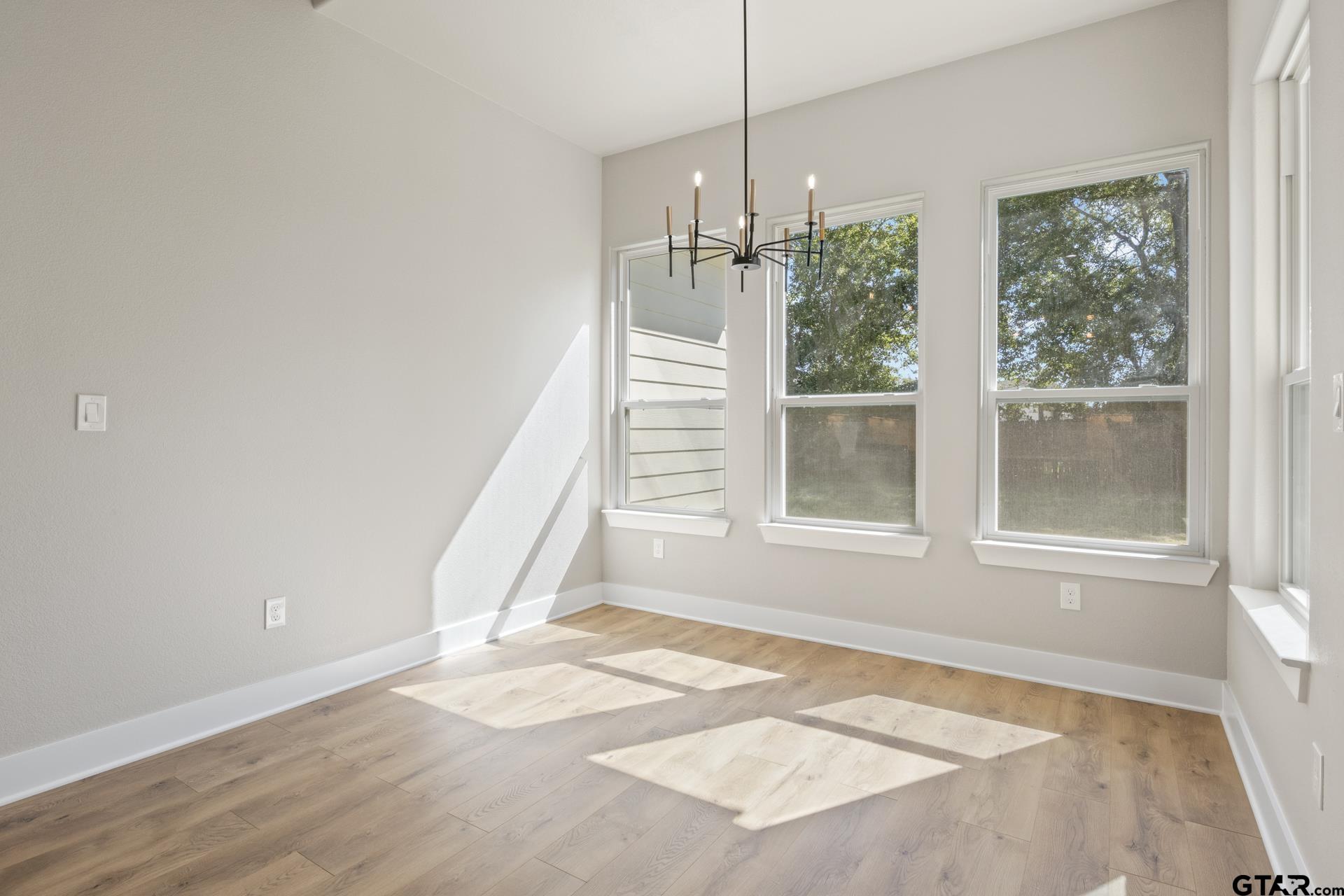 2732 Stone Hedge