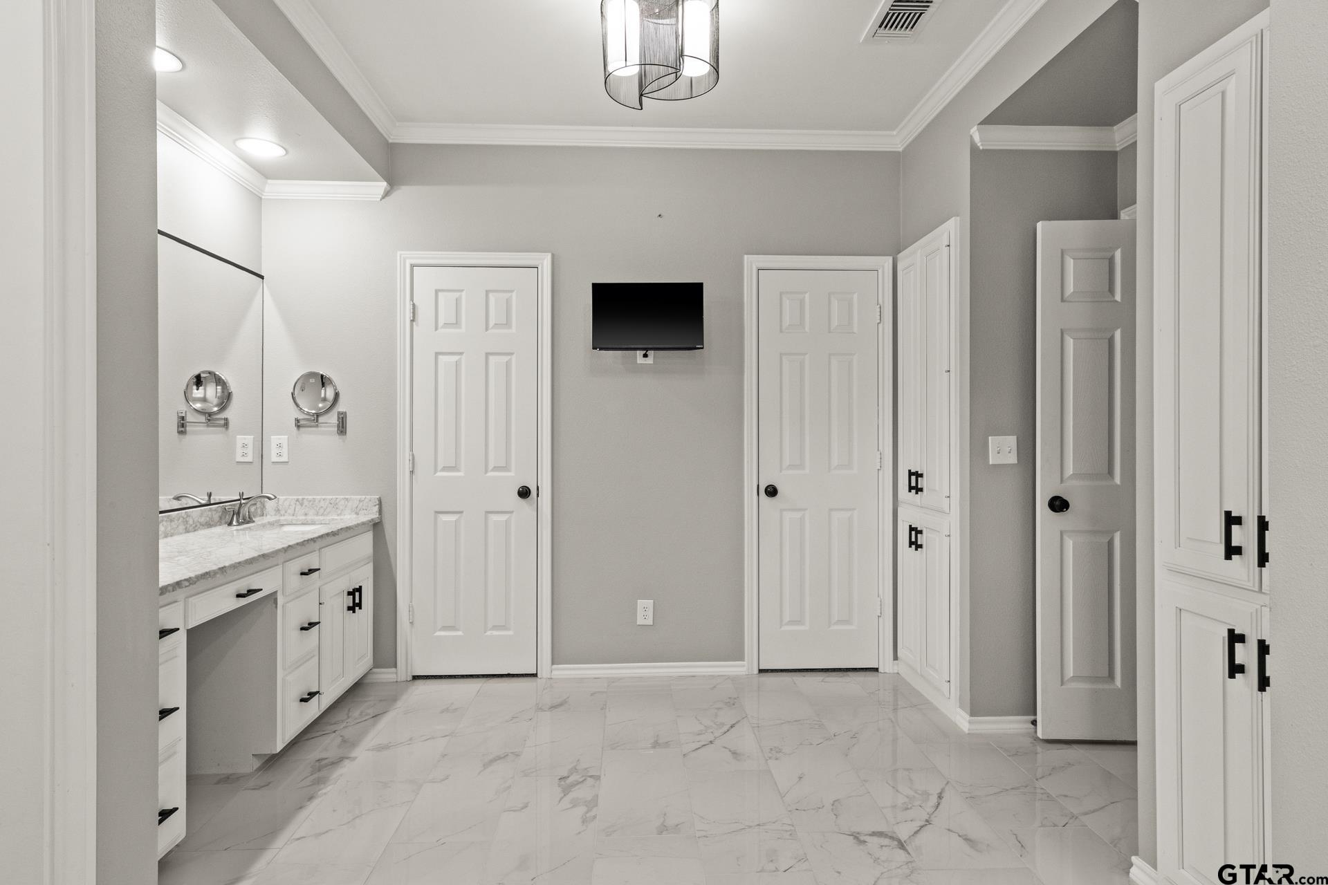 100 Turnberry Circle