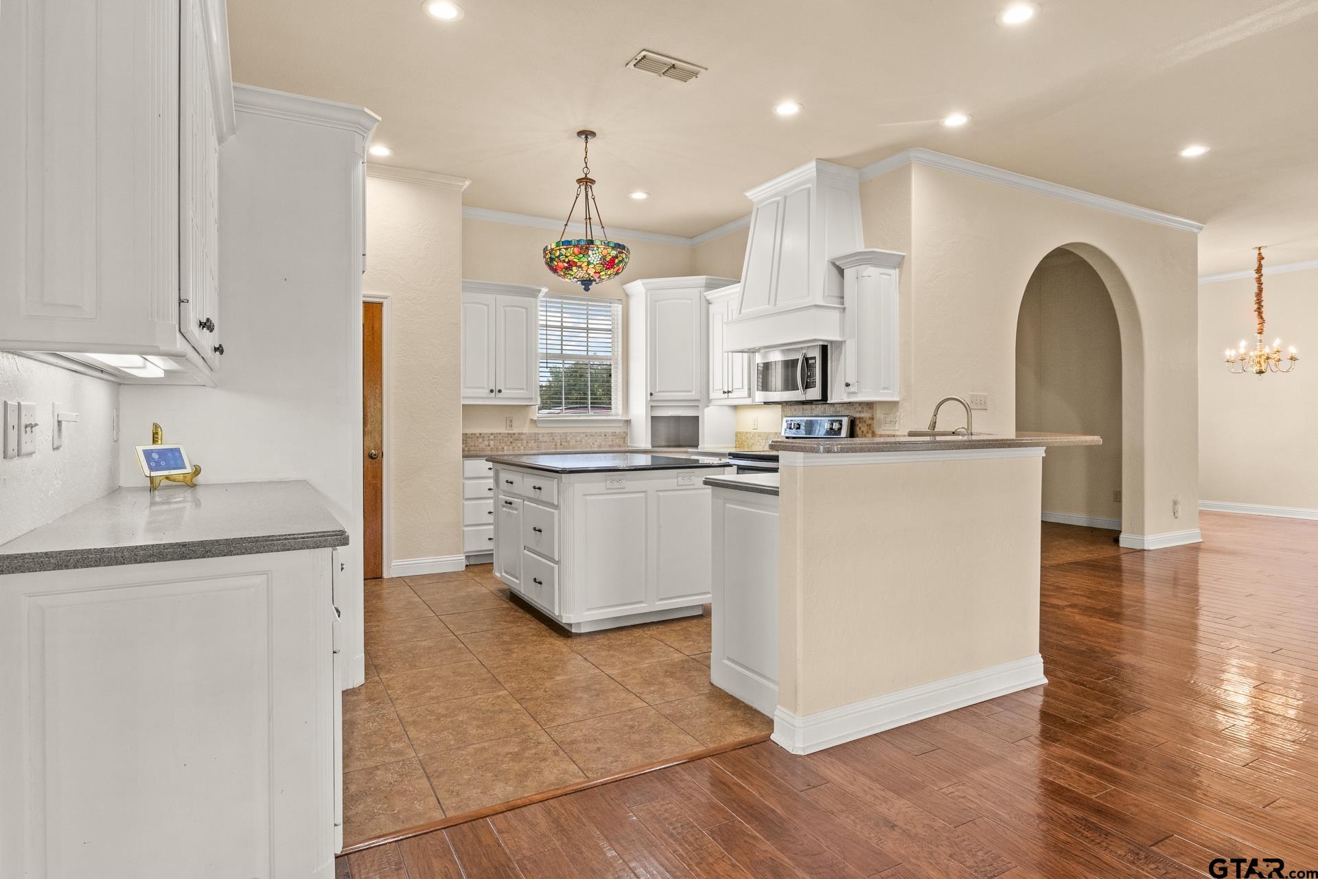 15 W Elmwood Dr