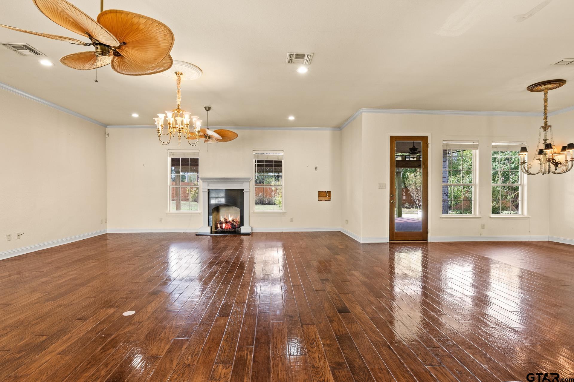 15 W Elmwood Dr
