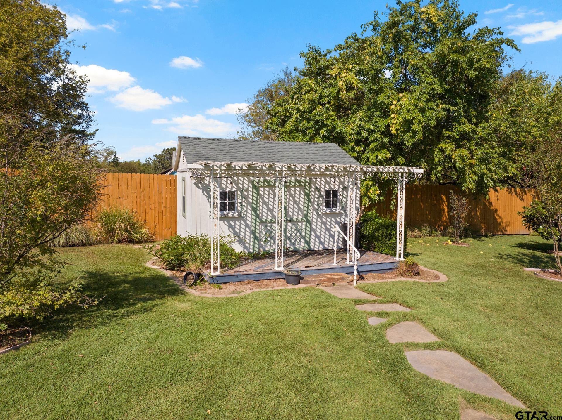 15 W Elmwood Dr