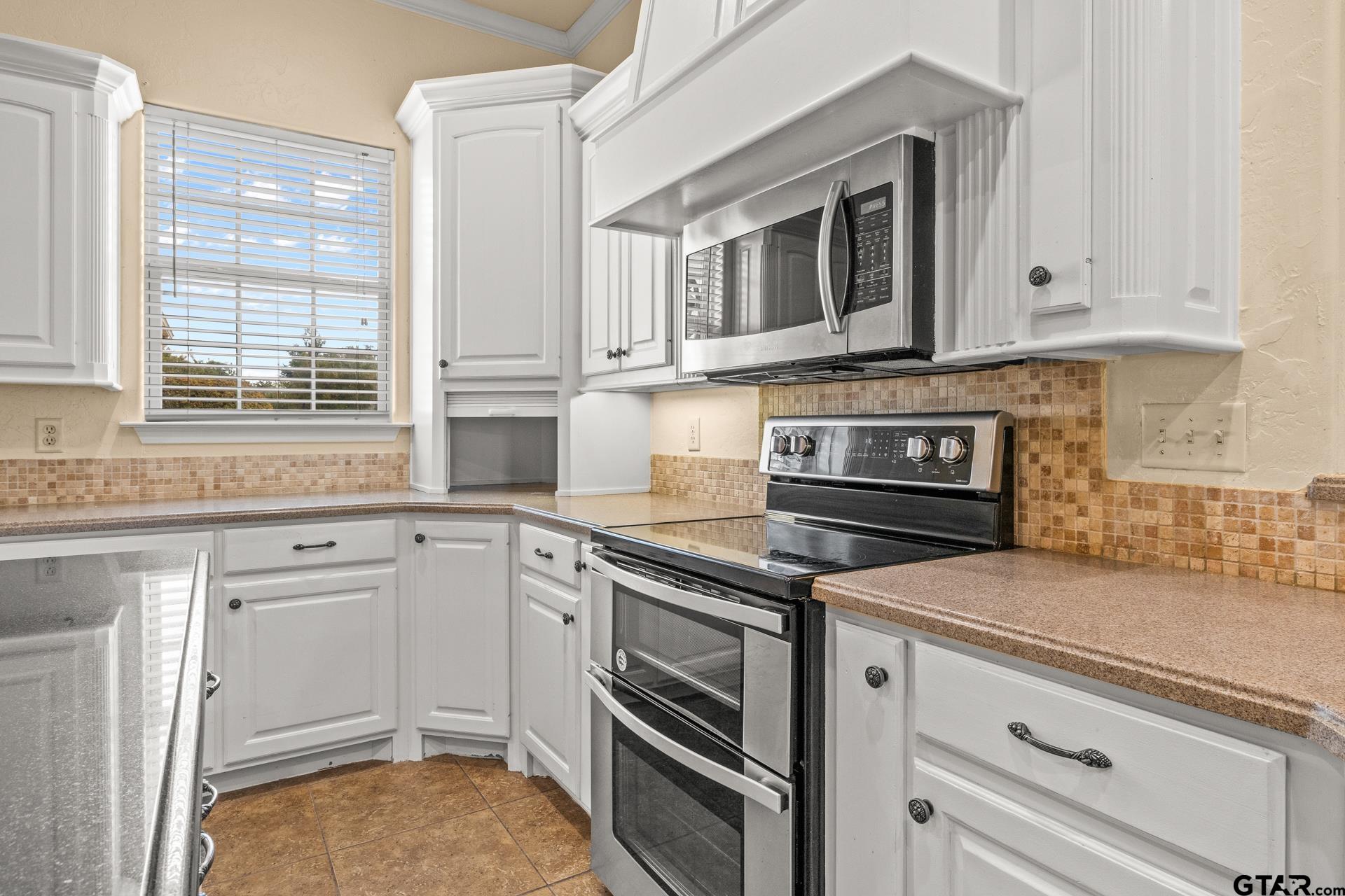 15 W Elmwood Dr
