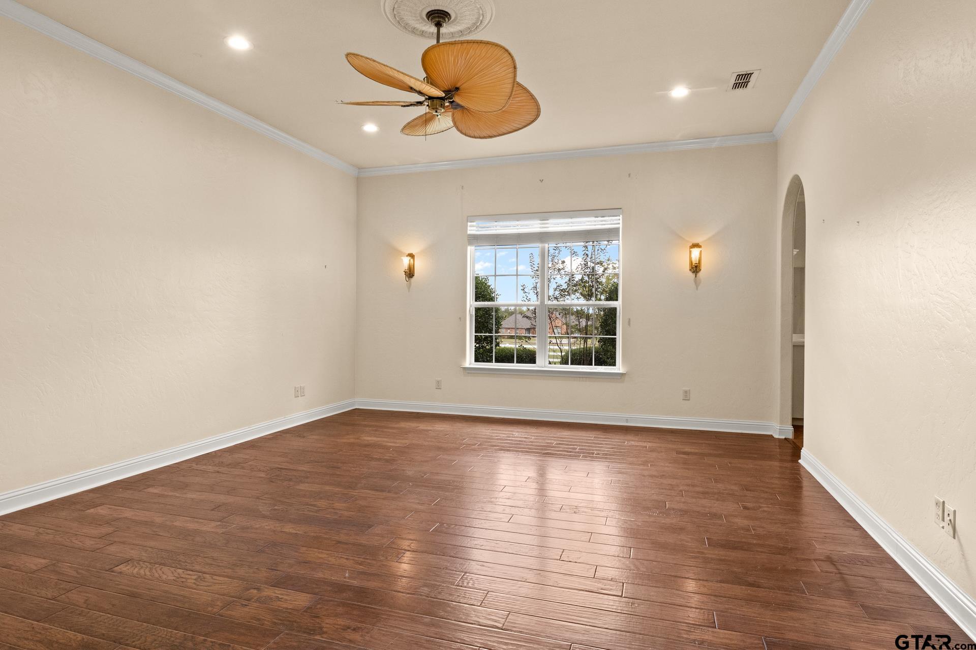 15 W Elmwood Dr