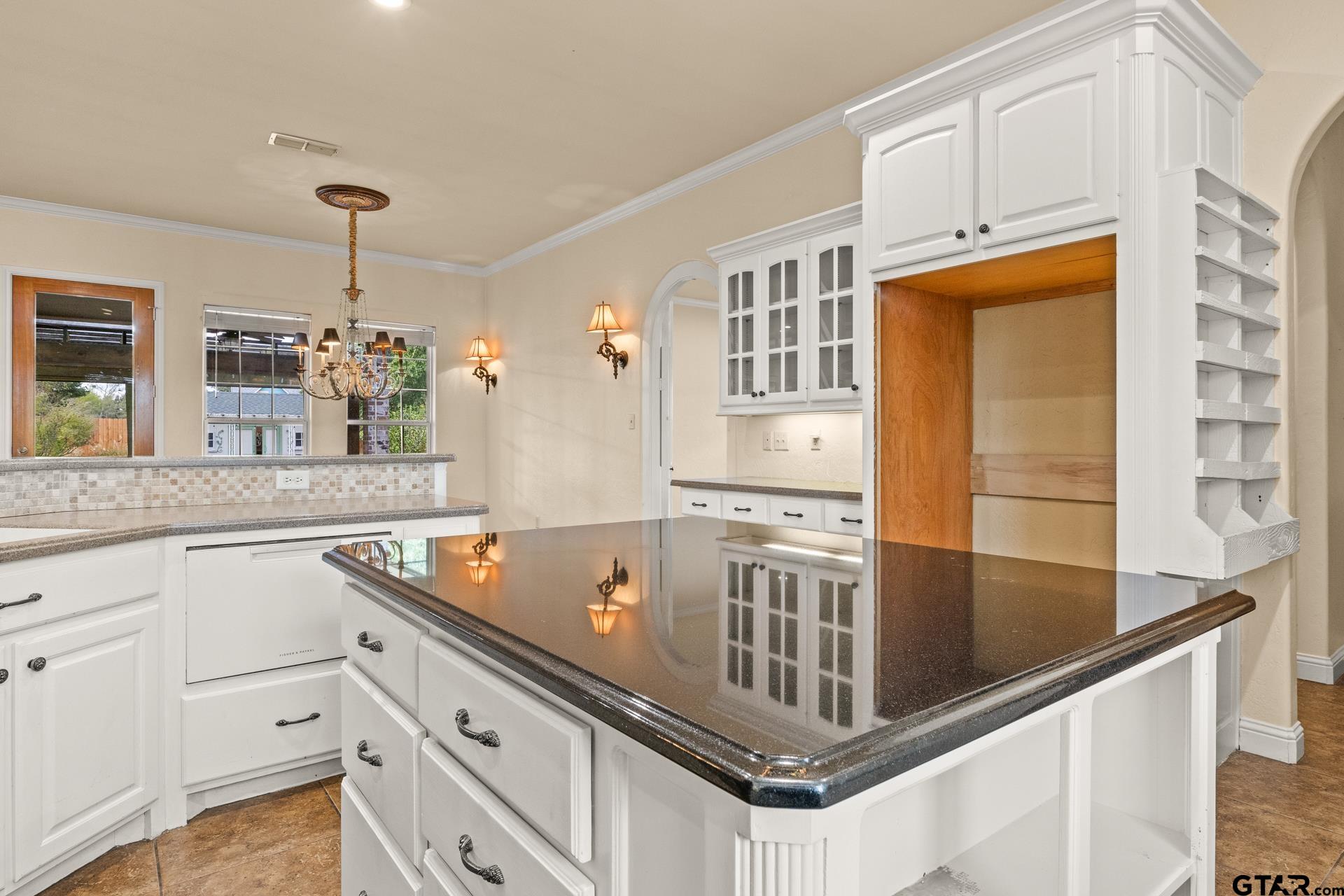 15 W Elmwood Dr