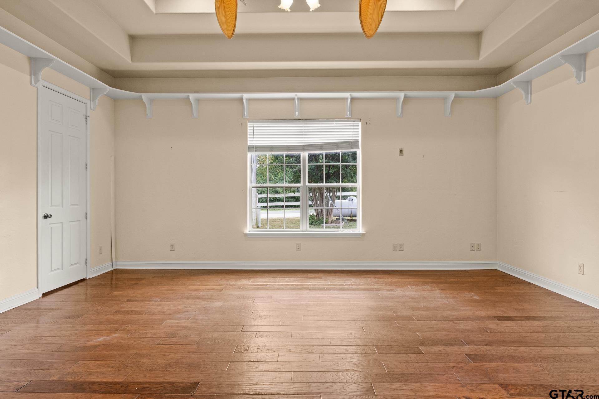15 W Elmwood Dr
