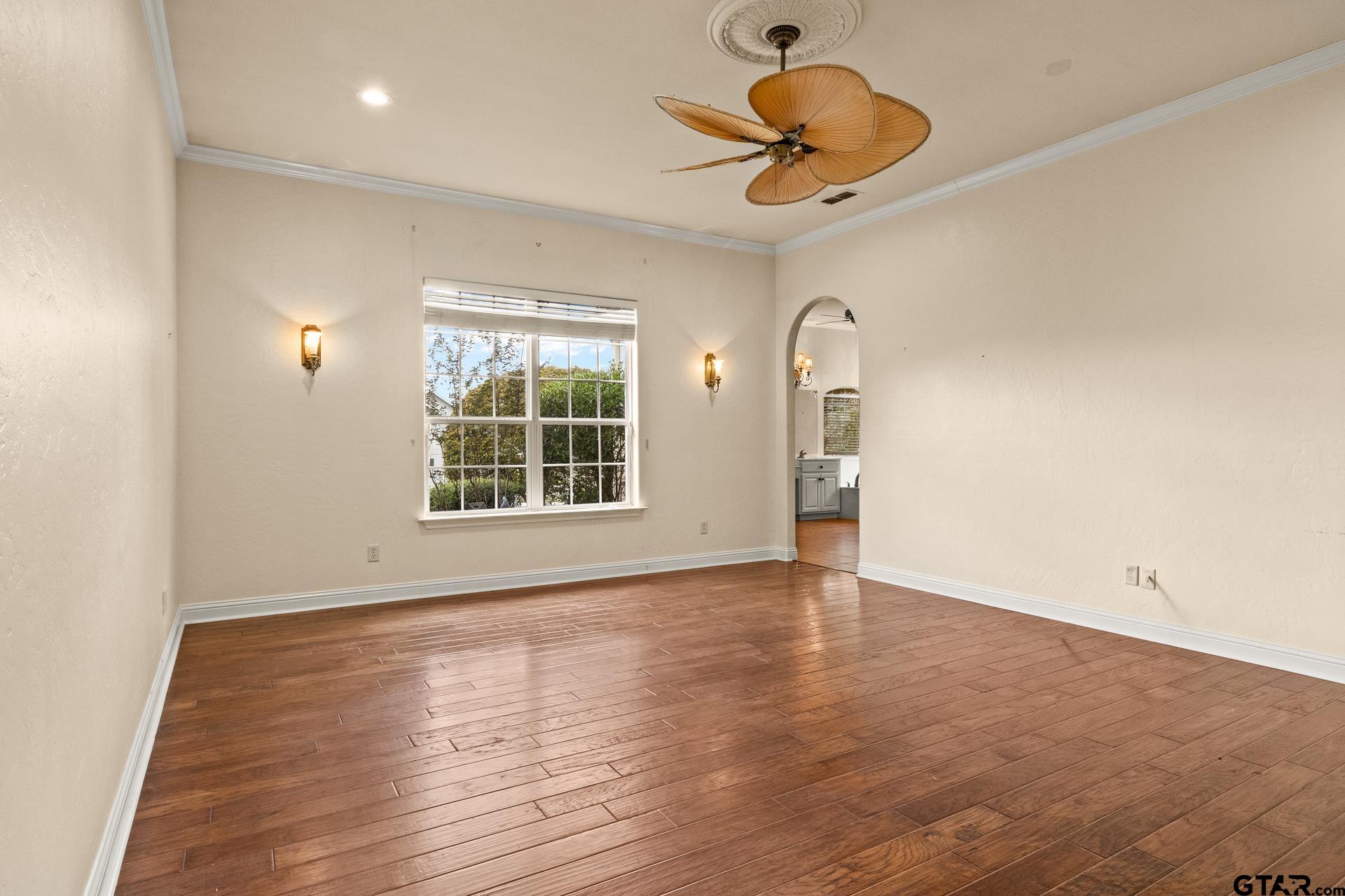 15 W Elmwood Dr