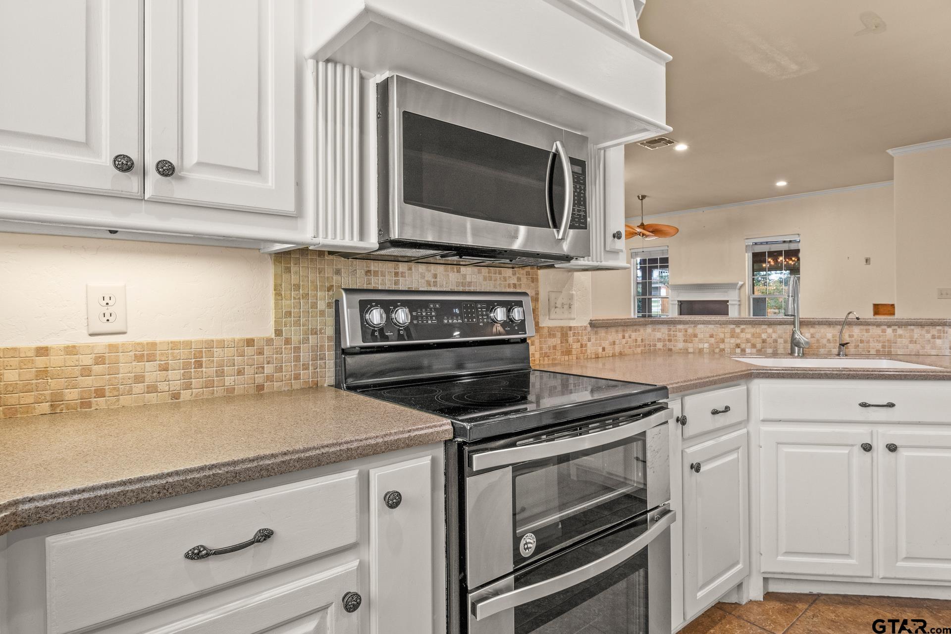 15 W Elmwood Dr