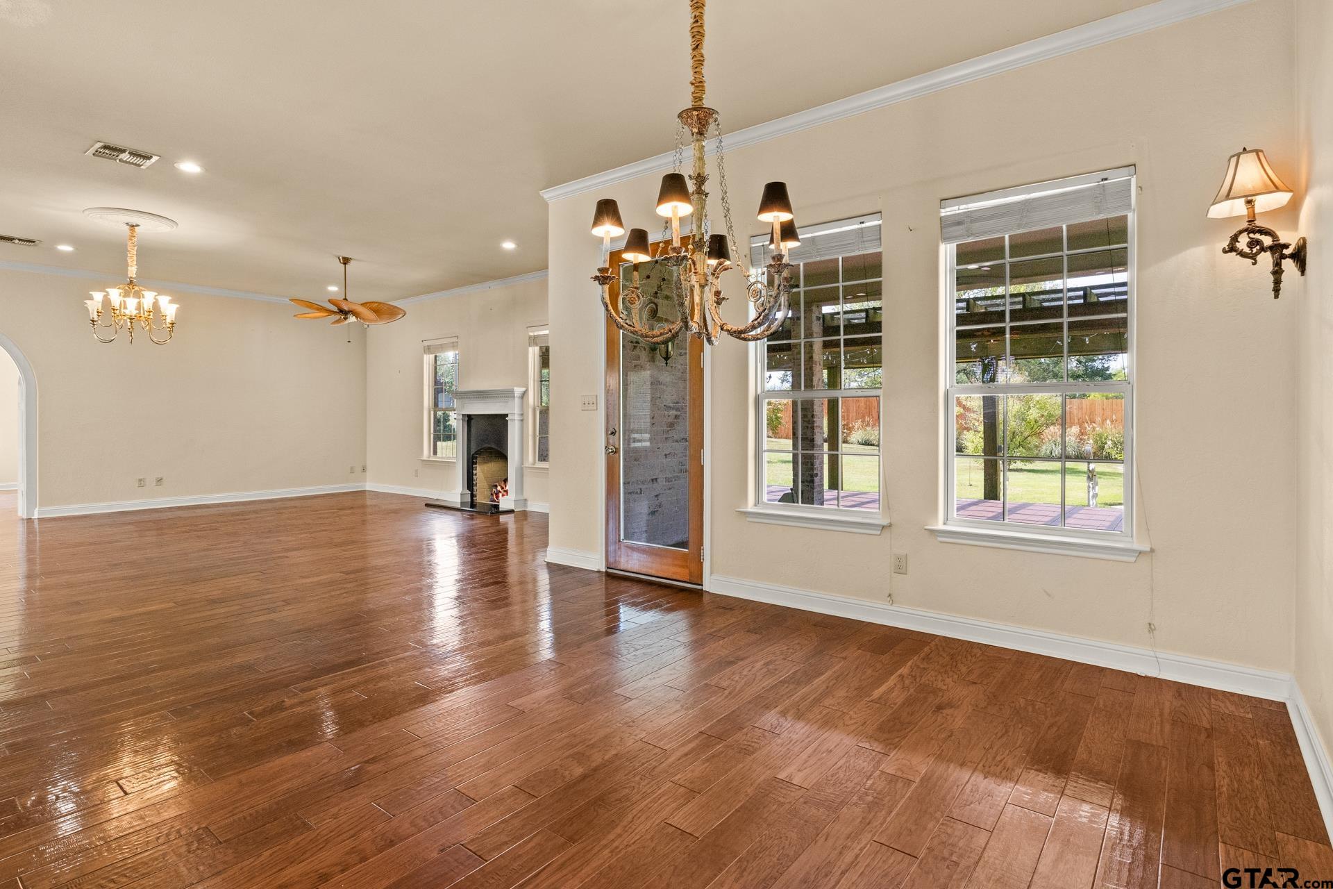15 W Elmwood Dr