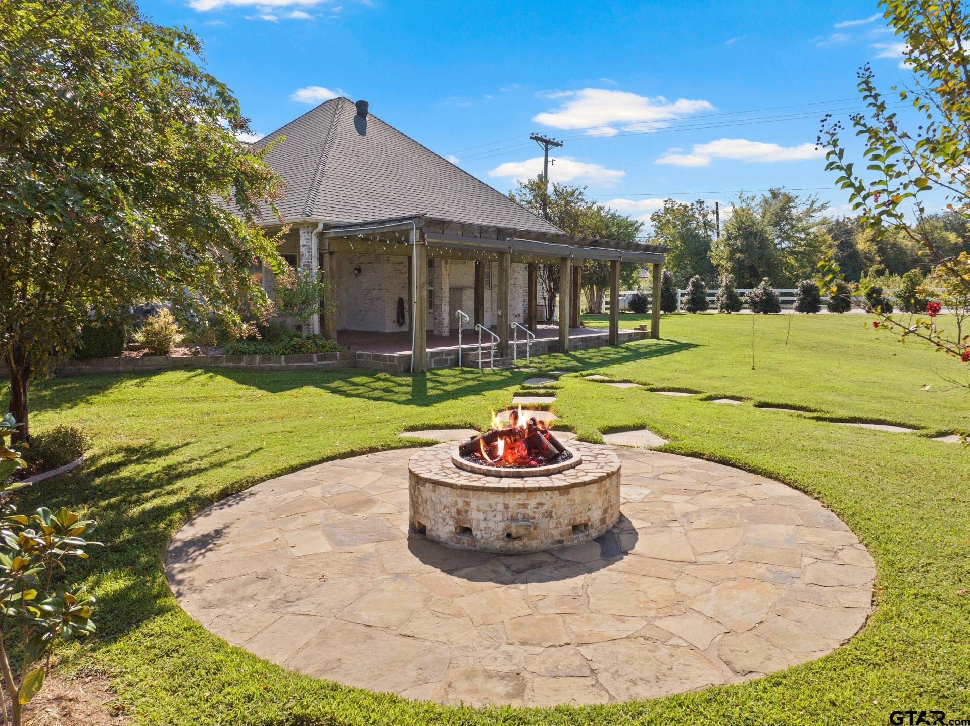 15 W Elmwood Dr