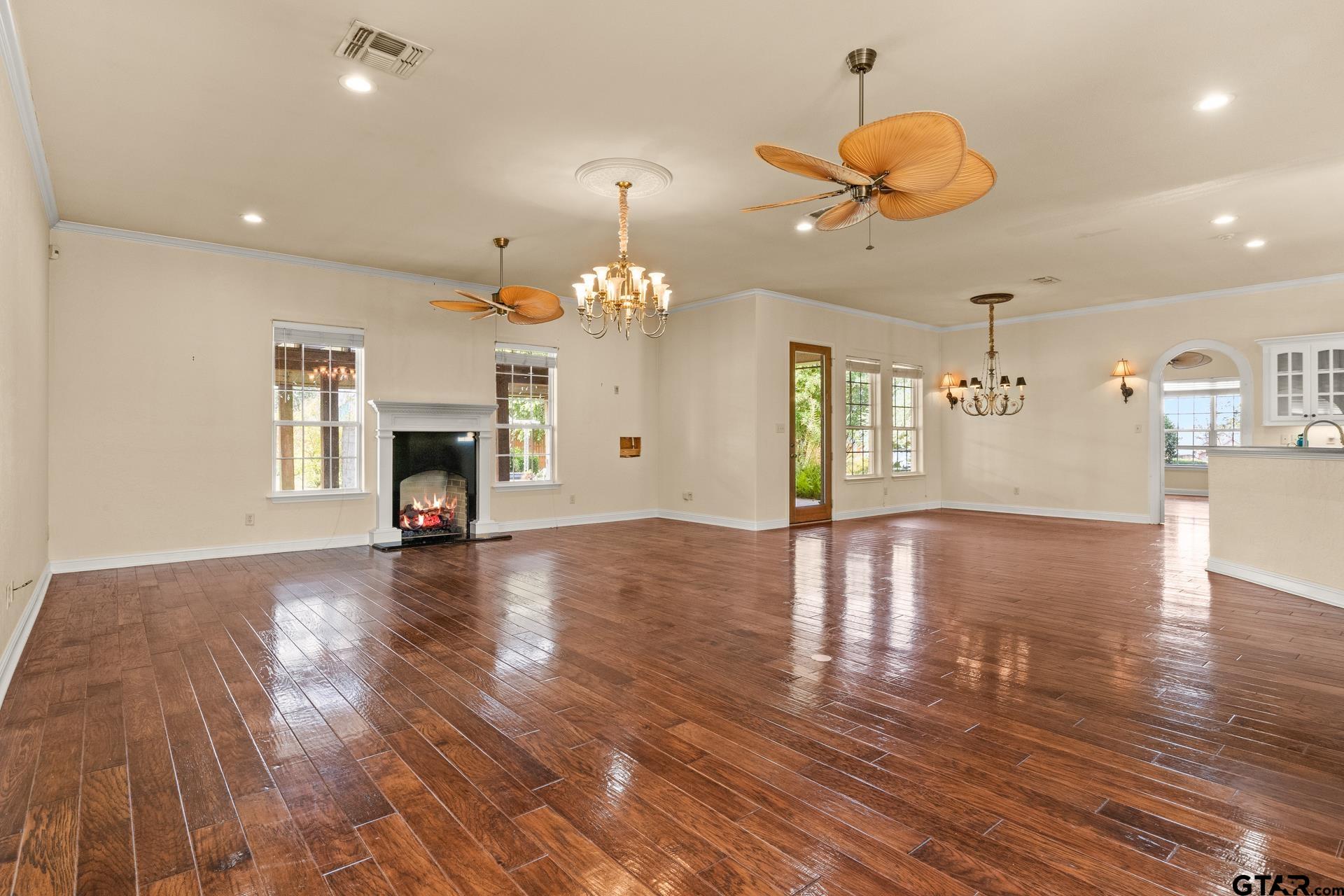 15 W Elmwood Dr
