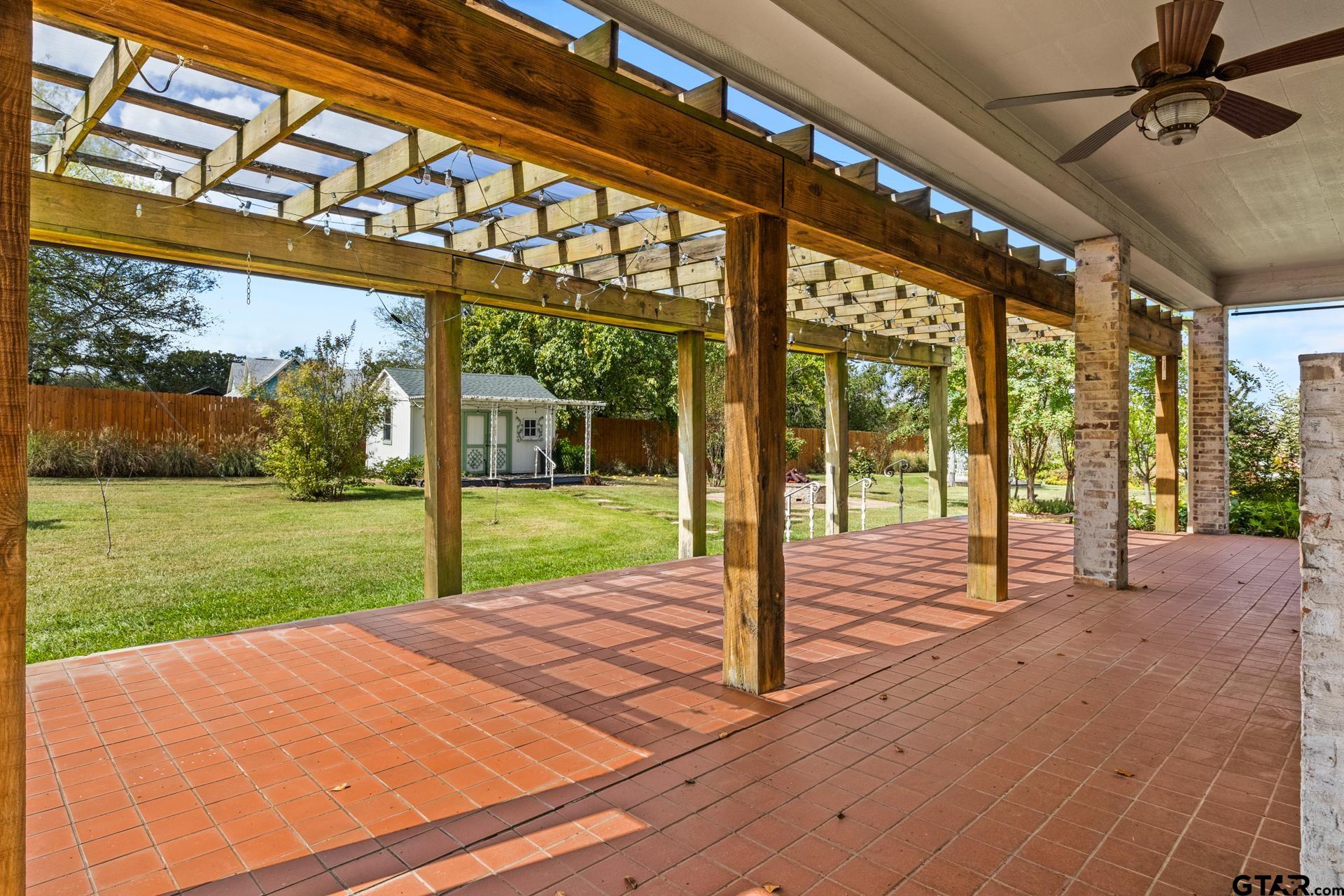 15 W Elmwood Dr