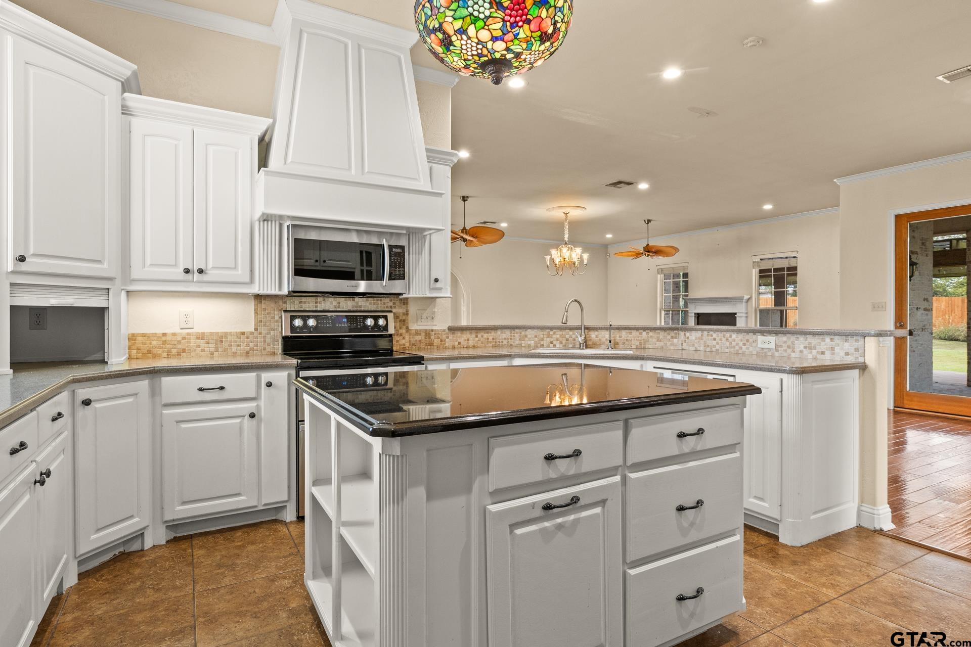 15 W Elmwood Dr