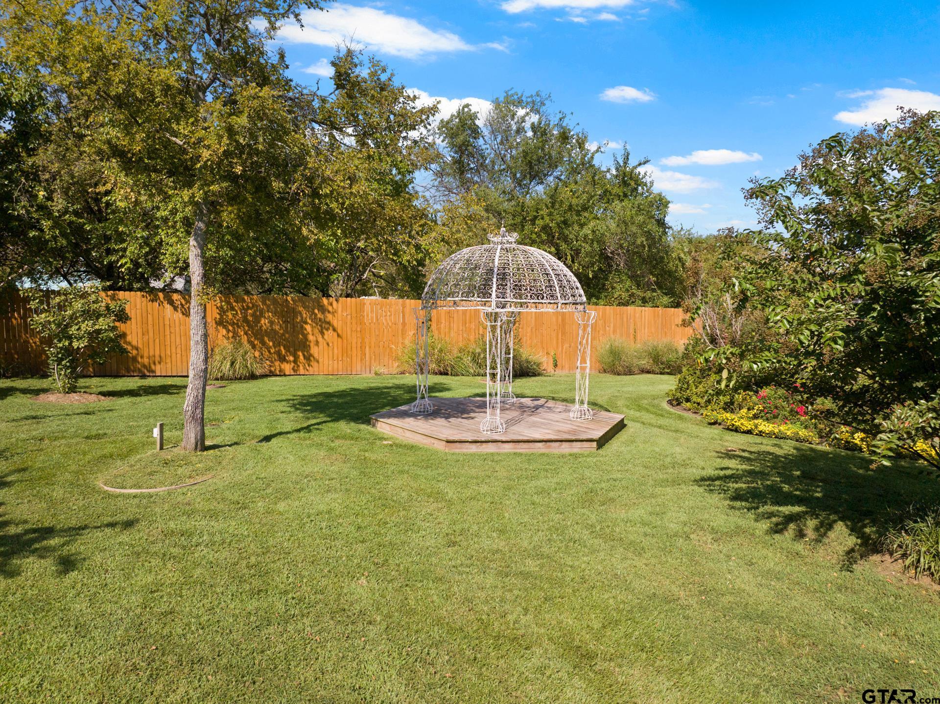 15 W Elmwood Dr