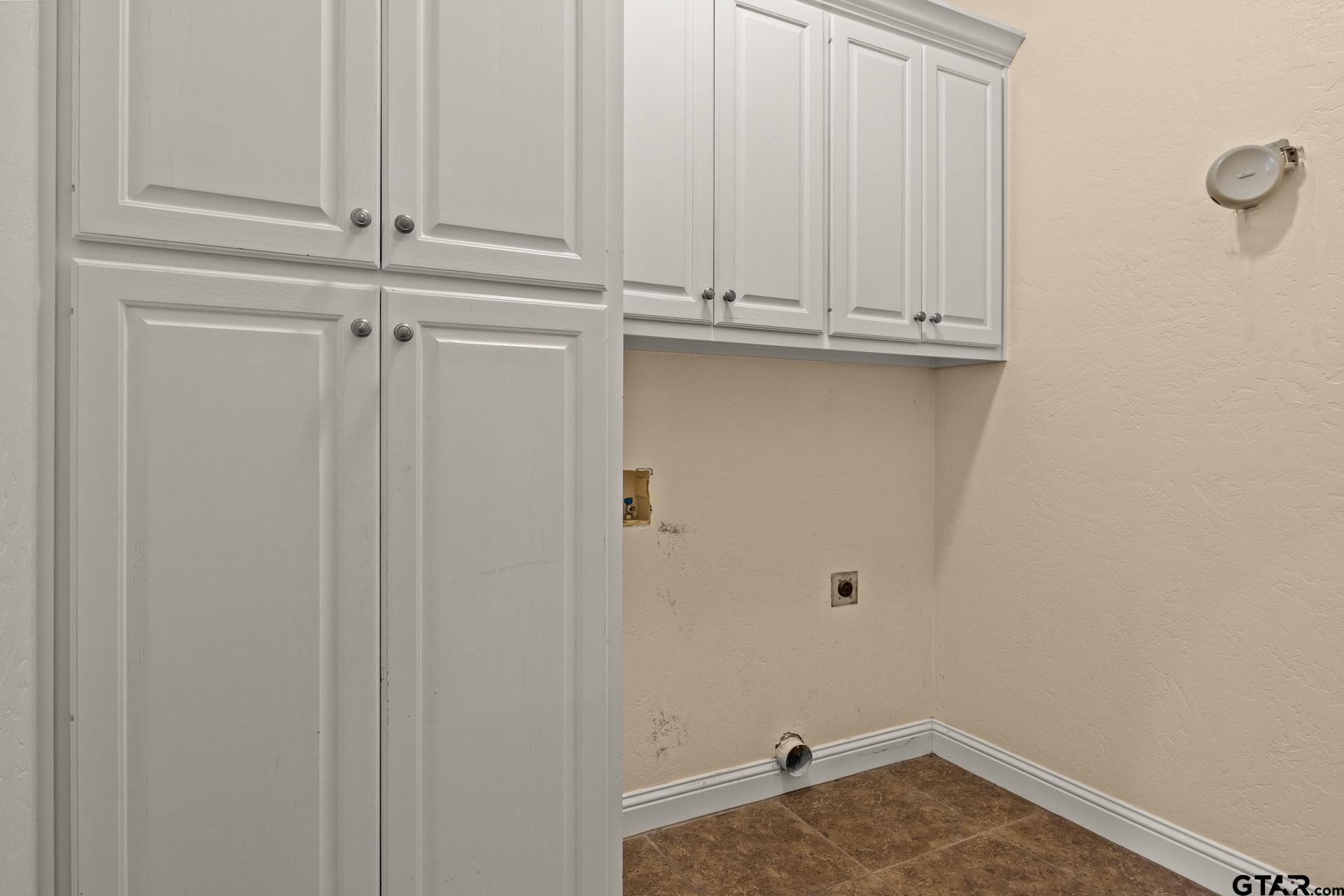 15 W Elmwood Dr