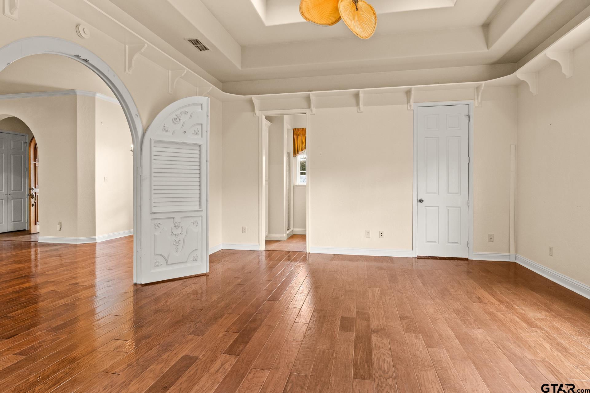 15 W Elmwood Dr