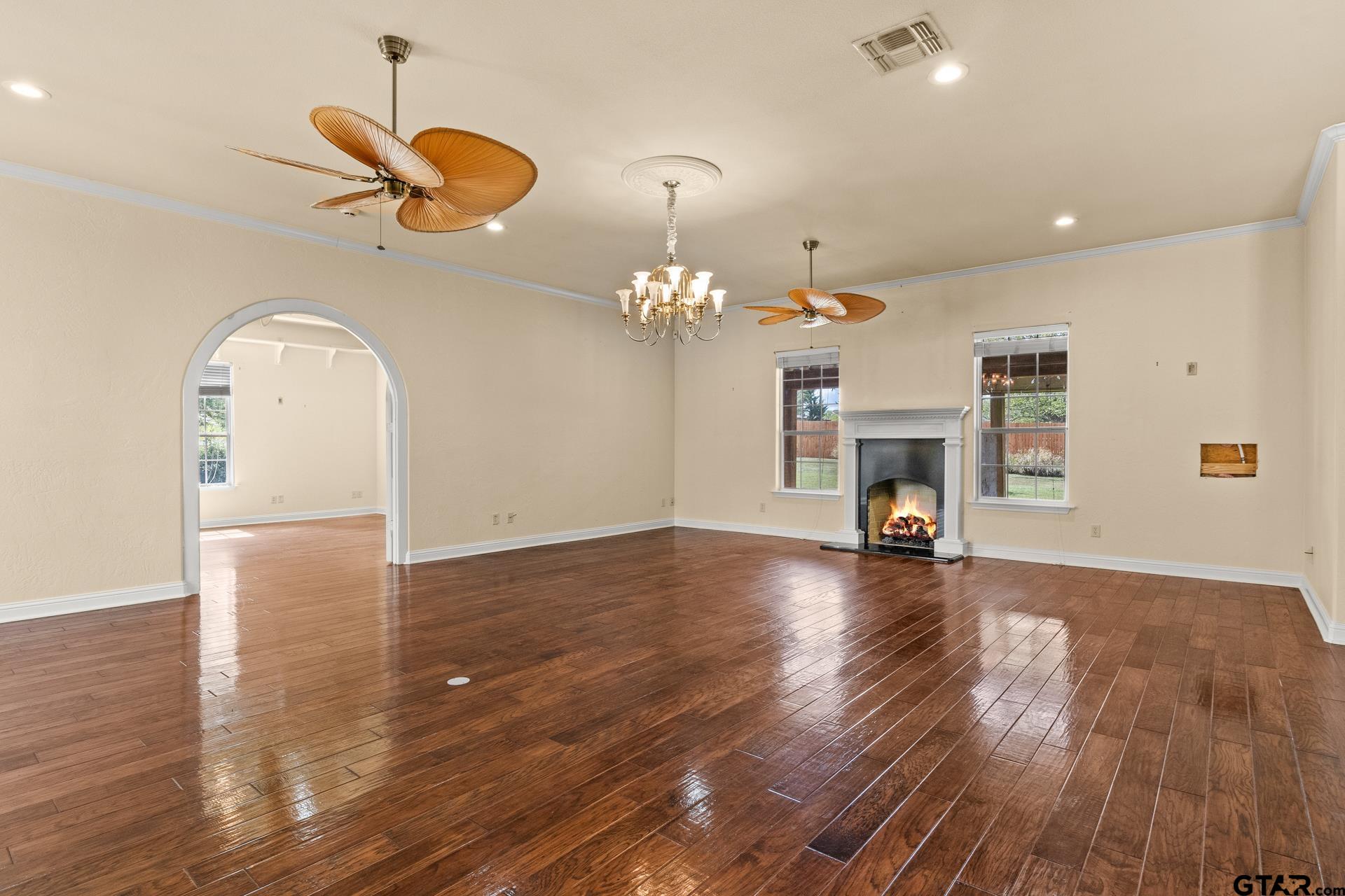 15 W Elmwood Dr