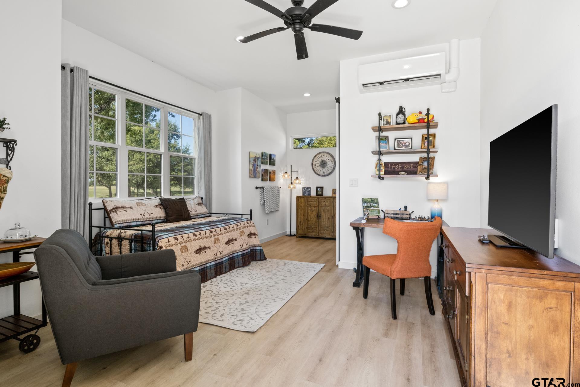 453 Private Road 2712