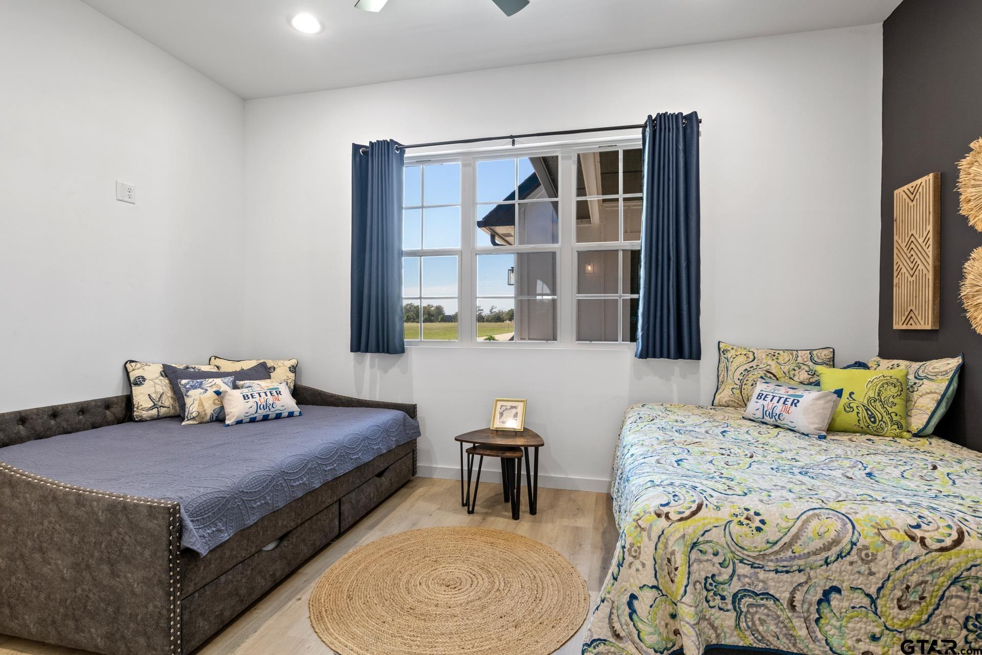 453 Private Road 2712