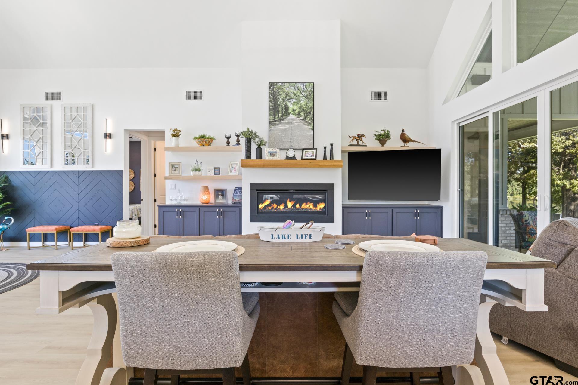 453 Private Road 2712