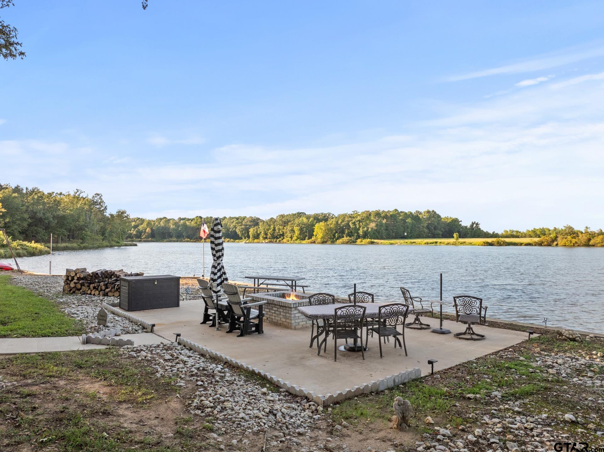 453 Private Road 2712
