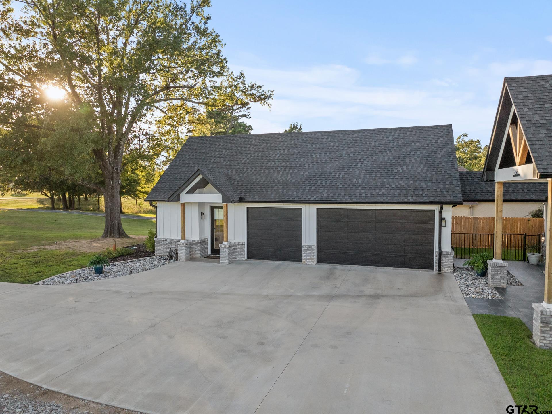 453 Private Road 2712