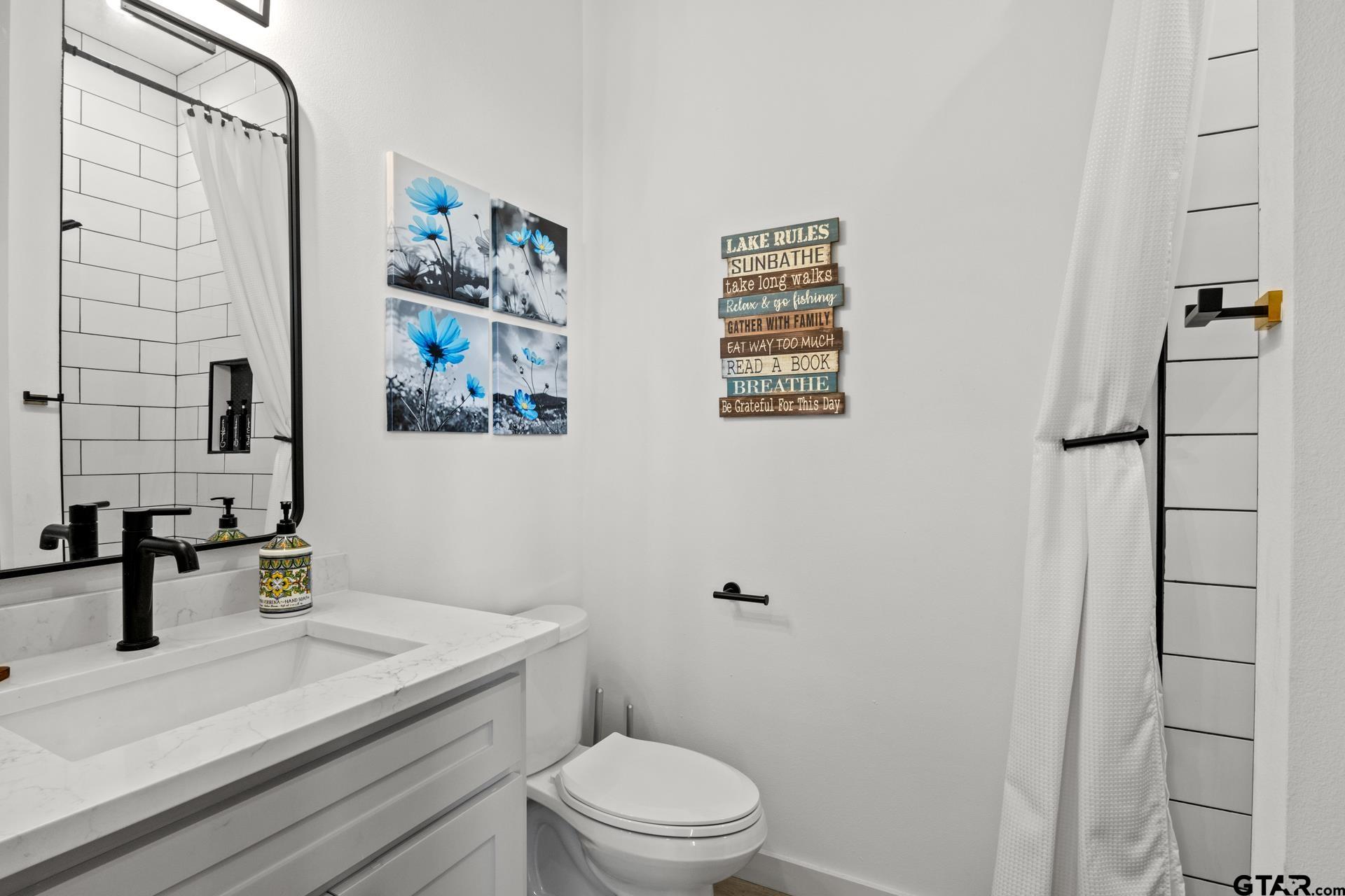 453 Private Road 2712