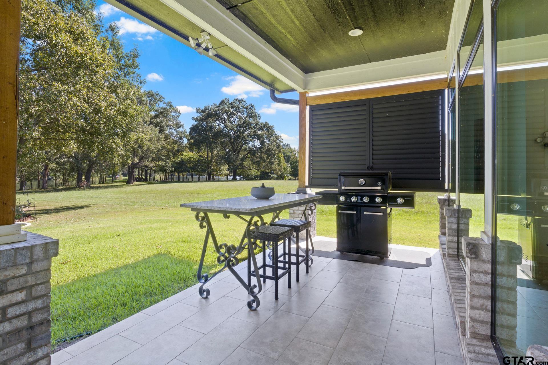 453 Private Road 2712