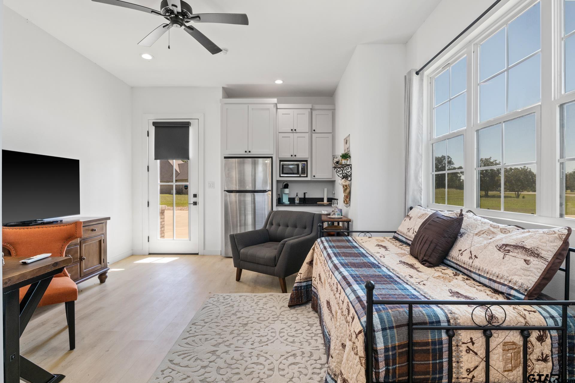 453 Private Road 2712