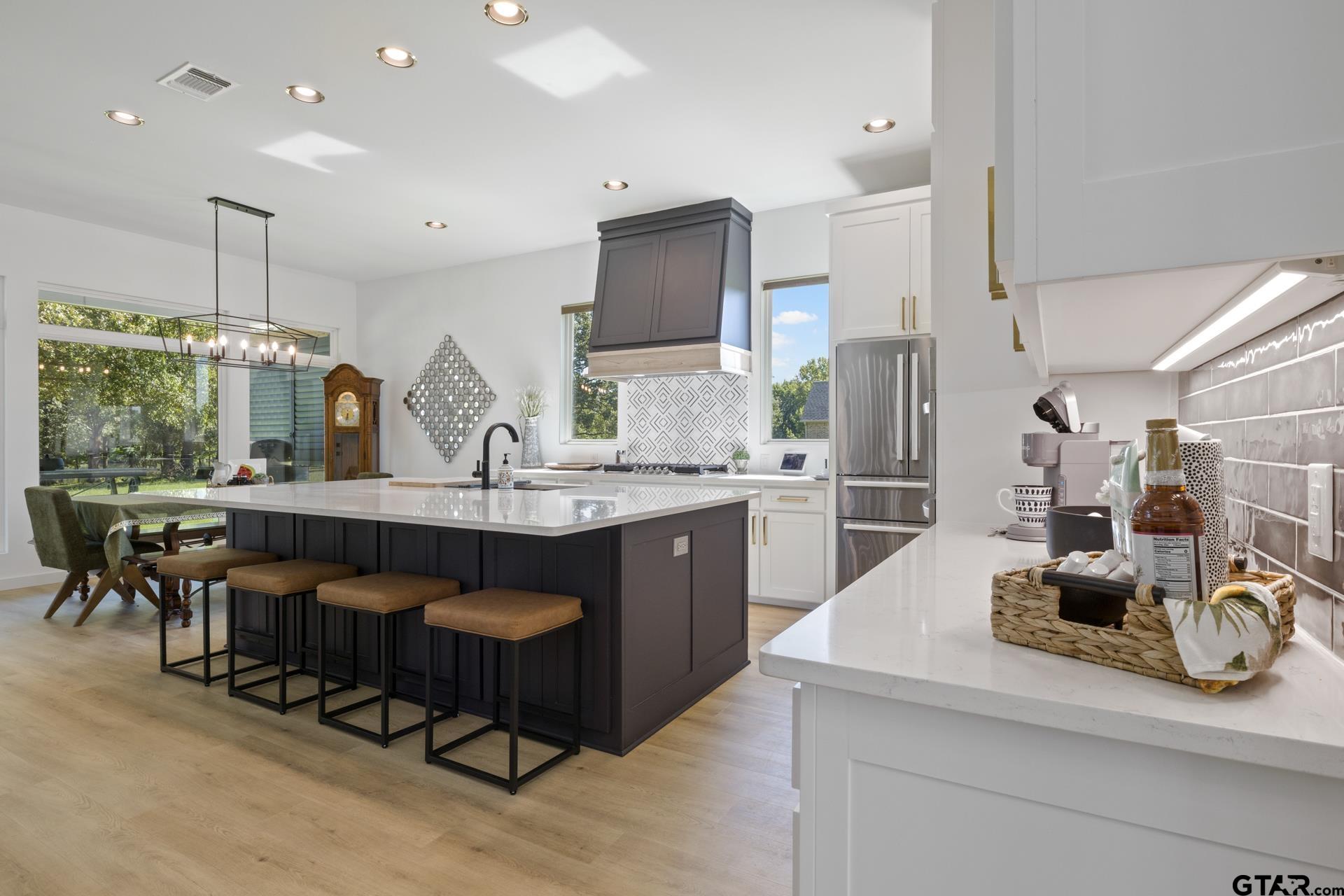 453 Private Road 2712