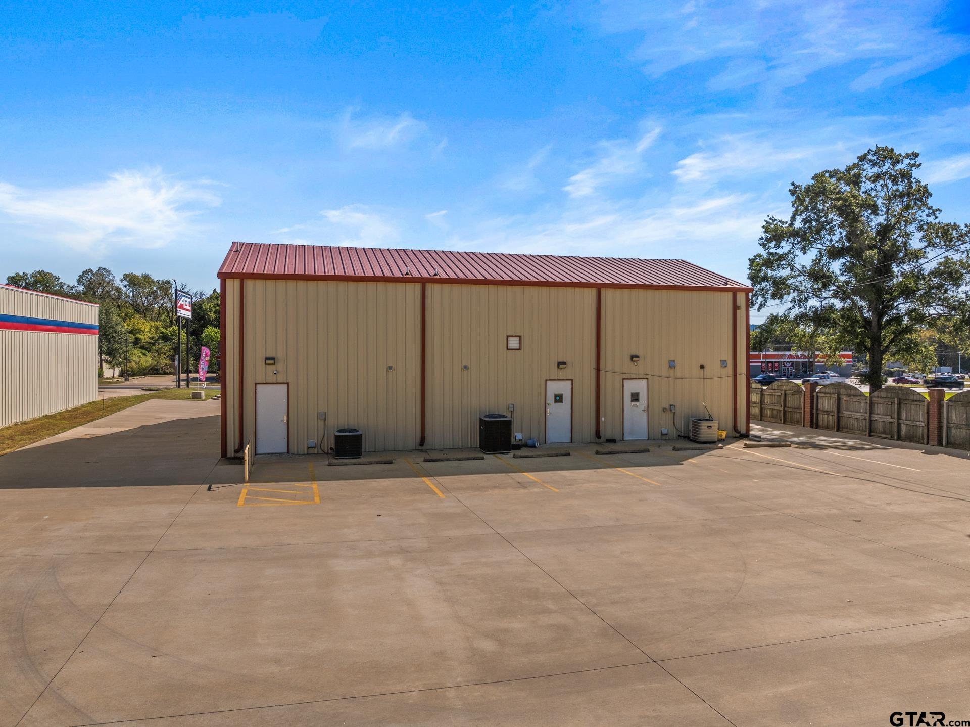 717 N US Hwy 271