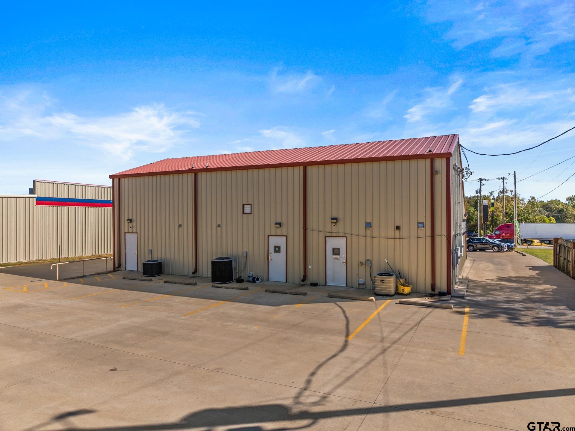 717 N US Hwy 271