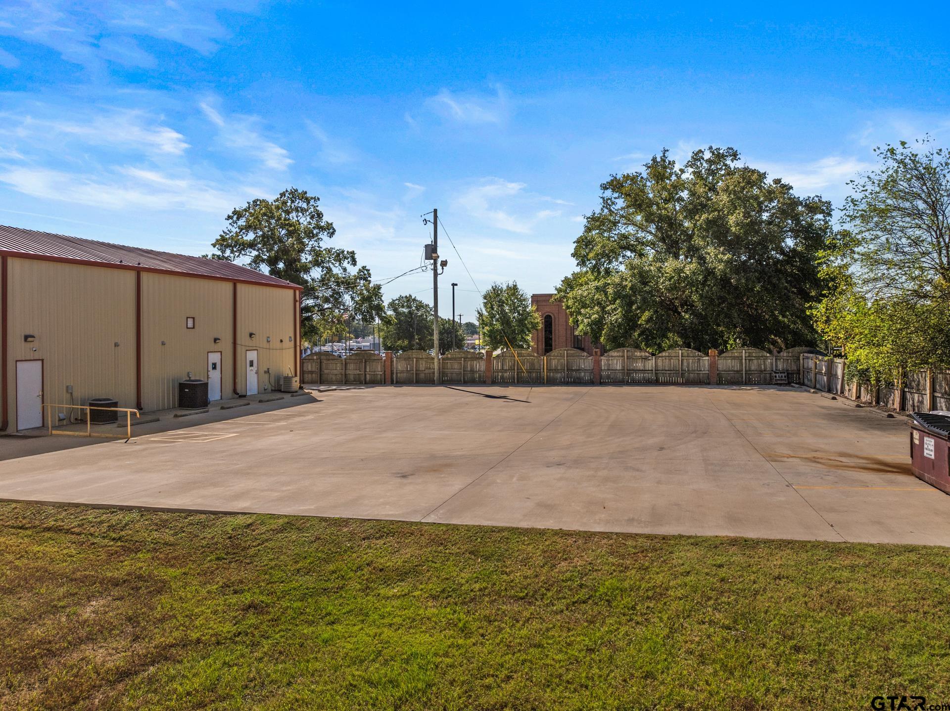 717 N US Hwy 271