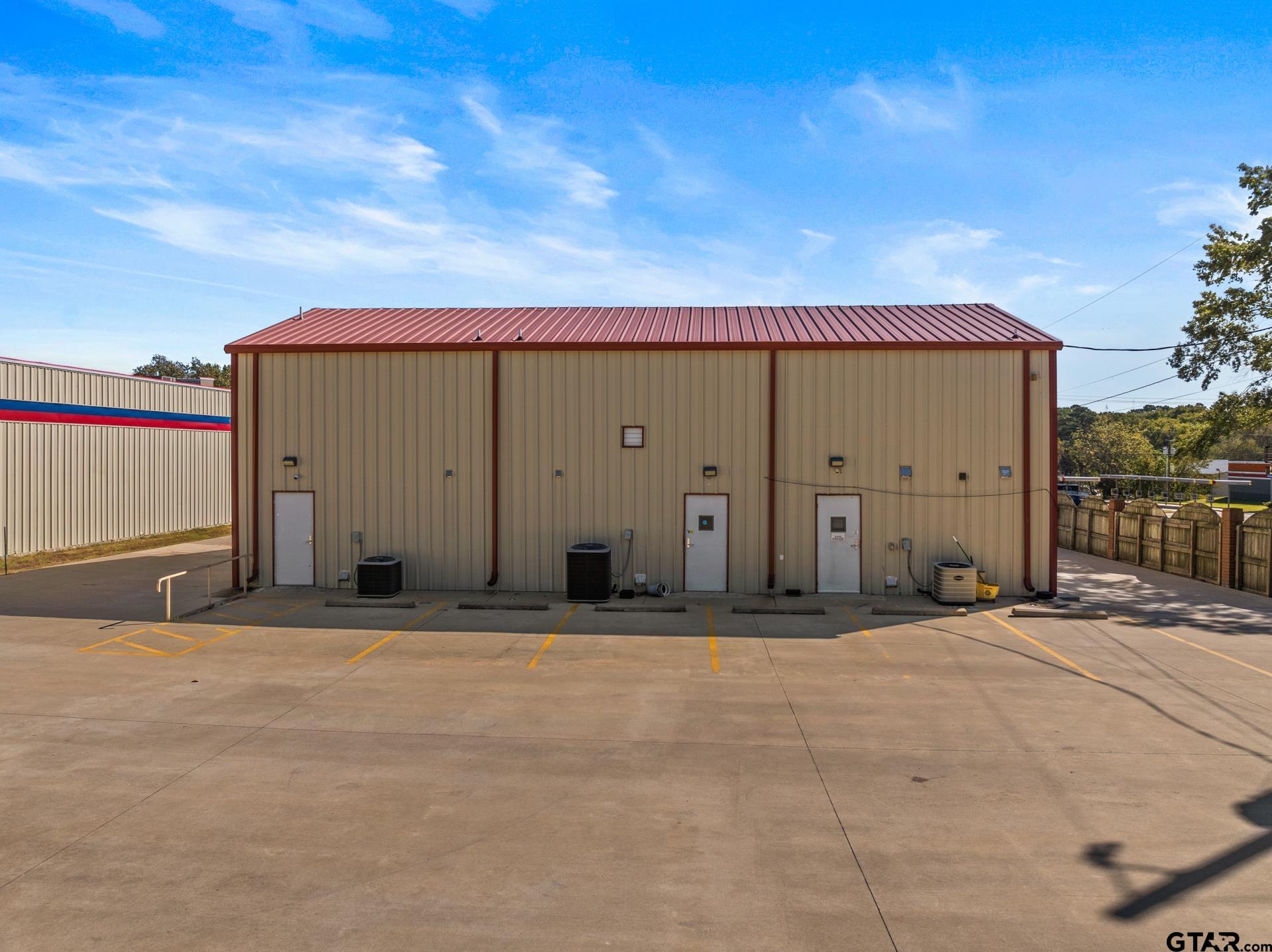 717 N US Hwy 271