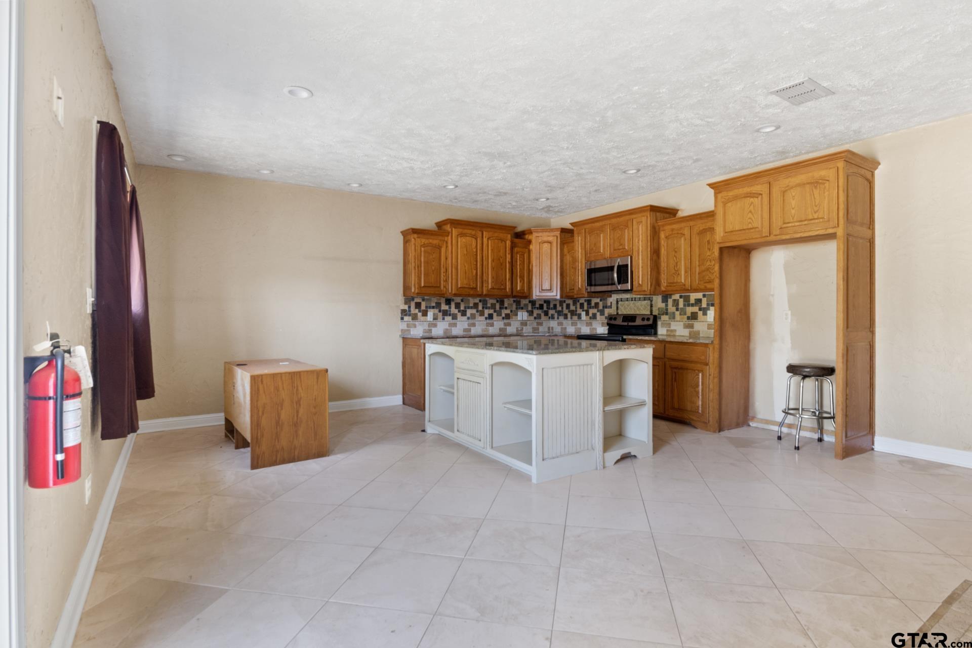 9108 N US Hwy 271